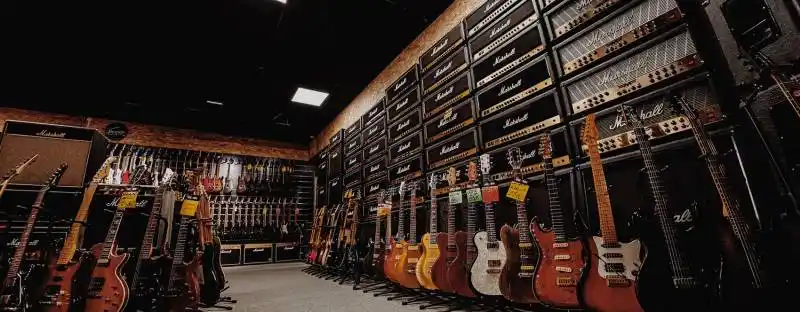 Magasin de guitares Broc Music à Nîmes