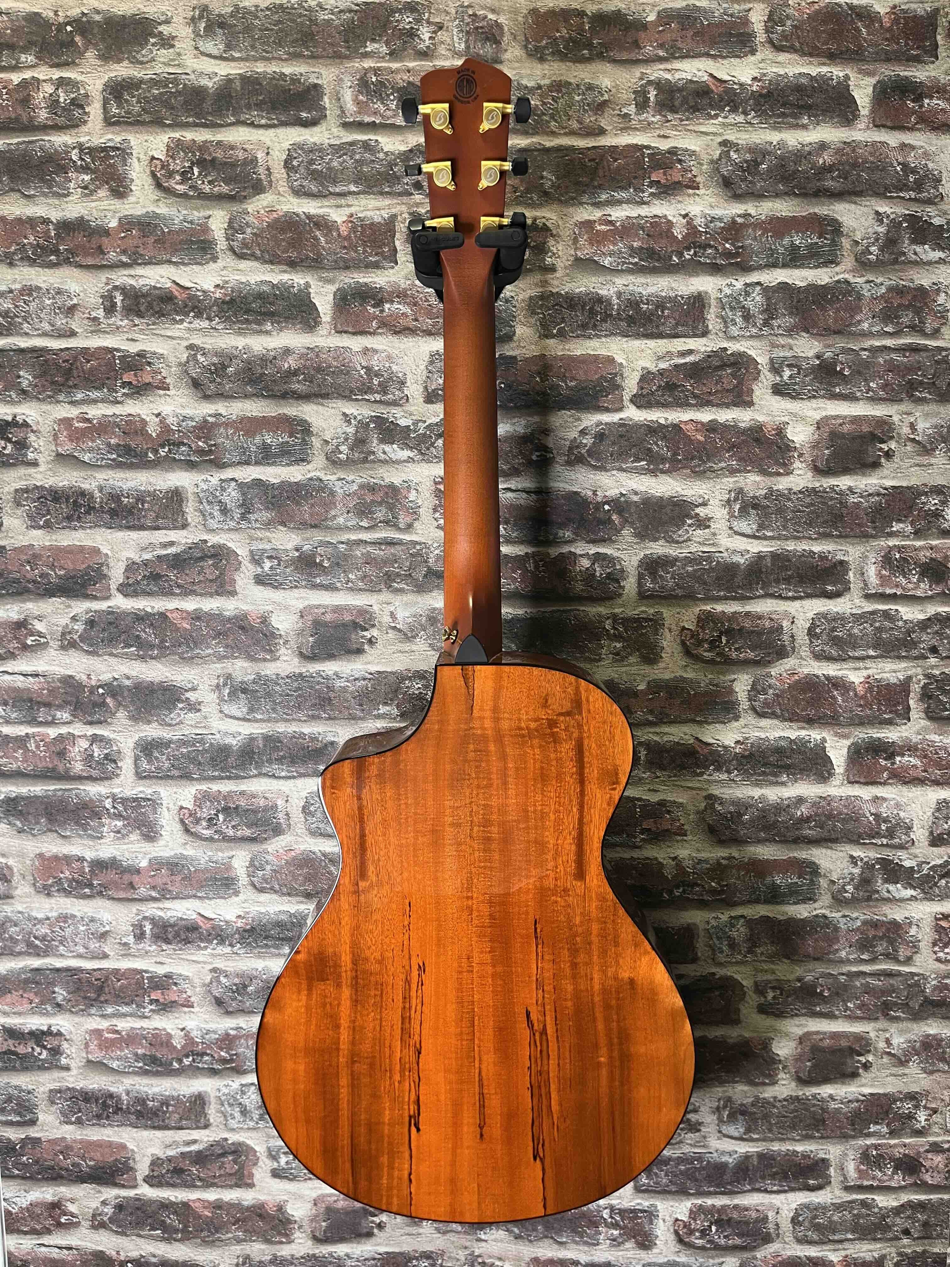 Breedlove Oregon Concertina CE Finition Bourbon Burst