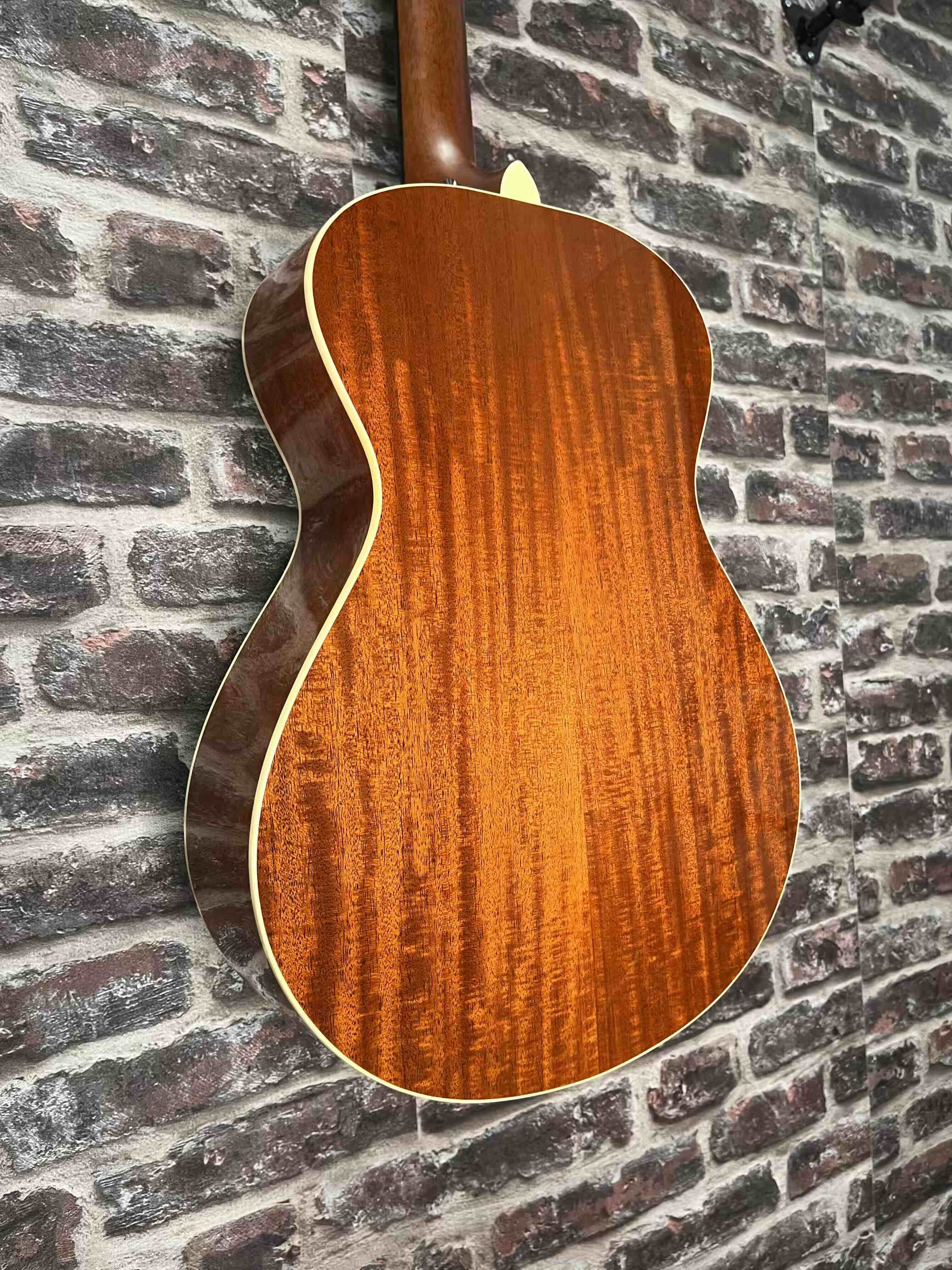 Breedlove Concertina Frontier LR BAGGS