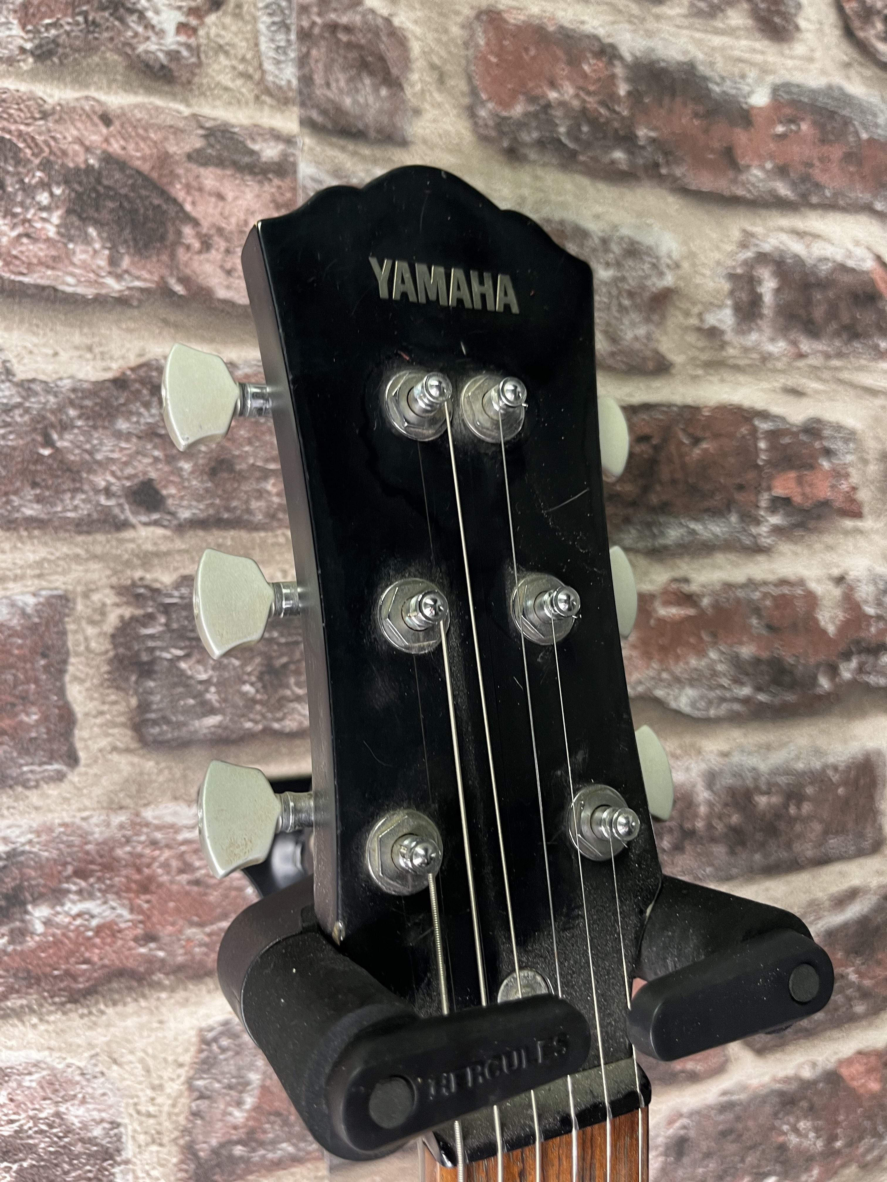 Yamaha AES‑820 Light Brown Metallic OCCASION