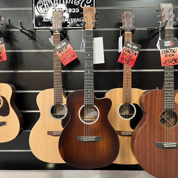 Martin 000CJR‑10E StreetMaster