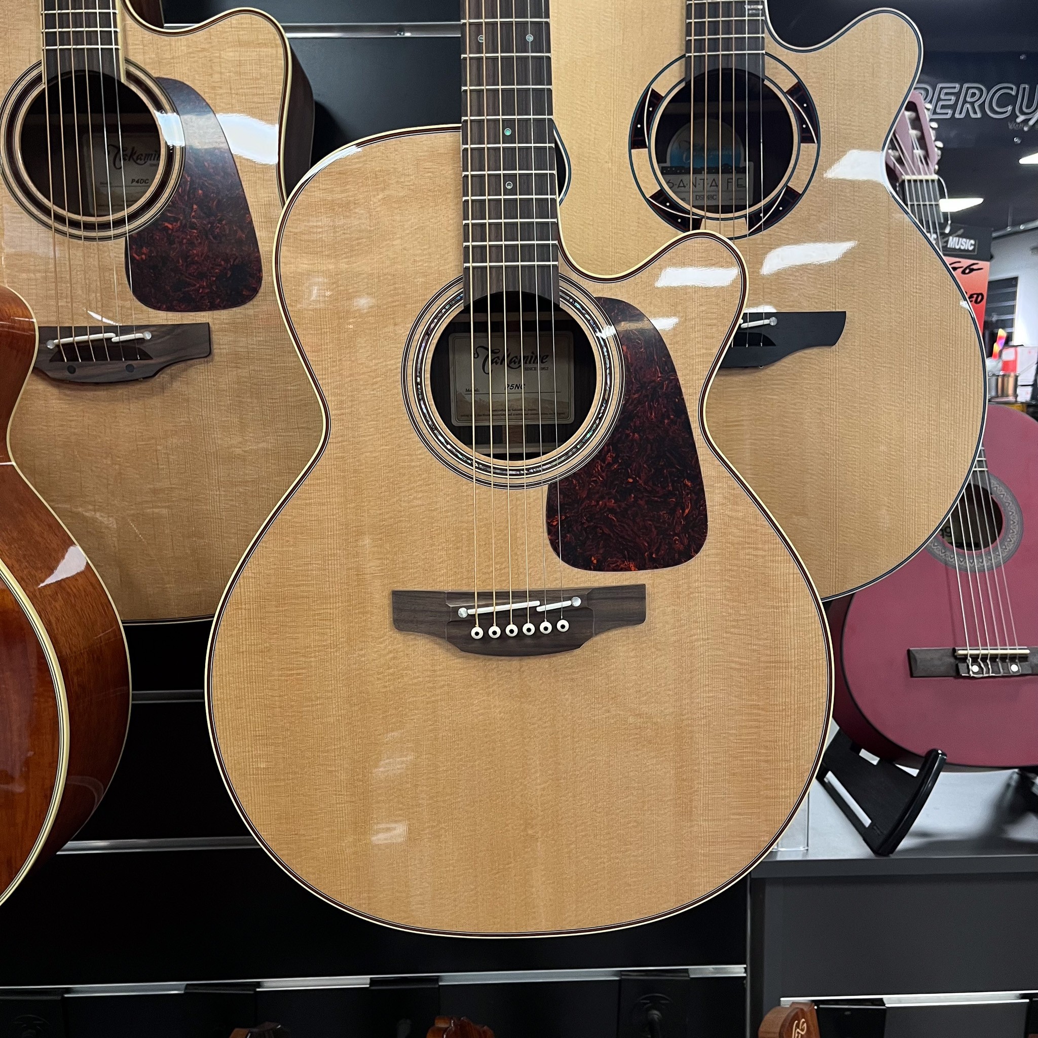 Takamine P5NC