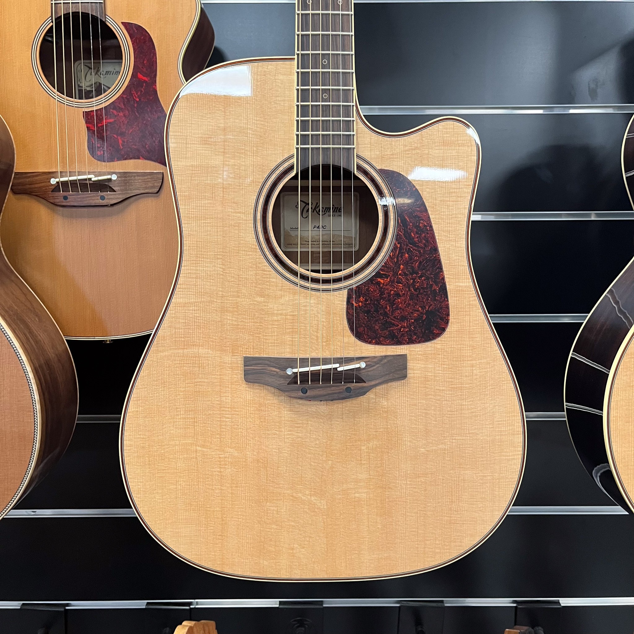 Takamine P4DC