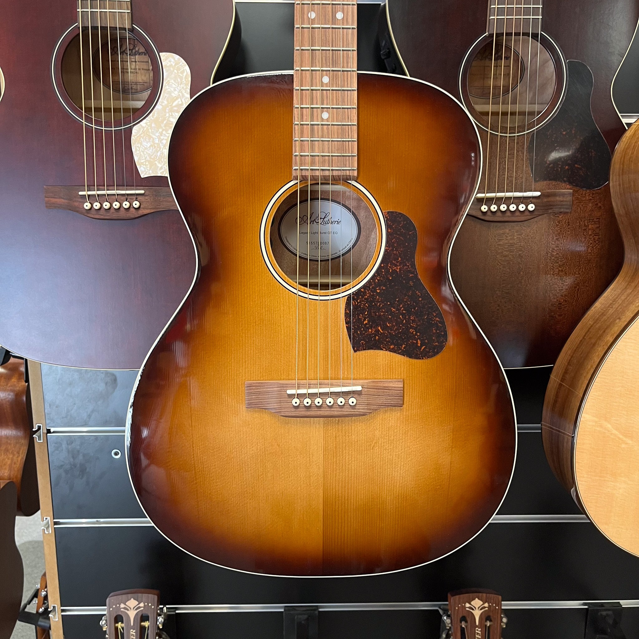 Art & Lutherie Americana Light Burst GT EQ