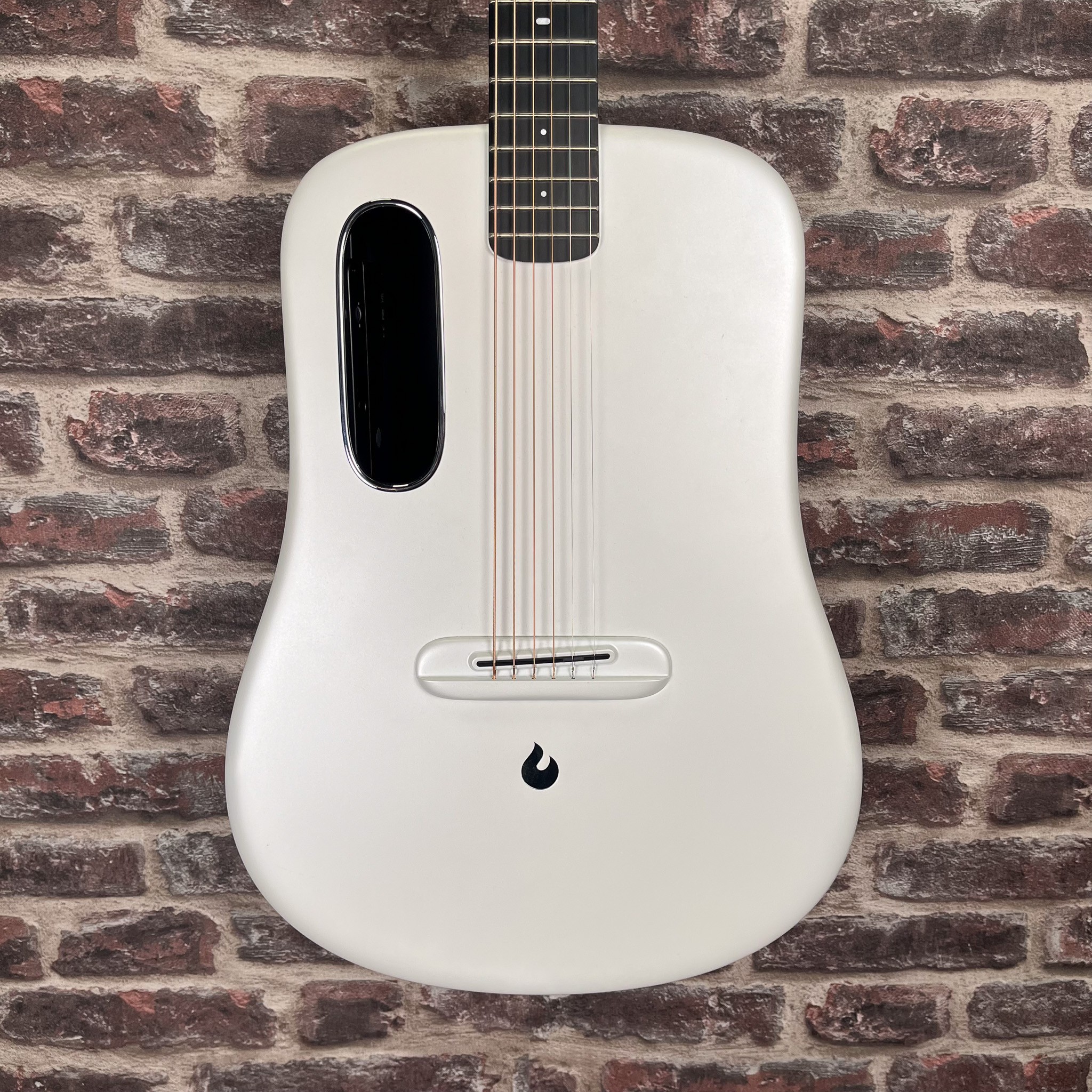 LAVA ME 4 Carbon 38 Blanc