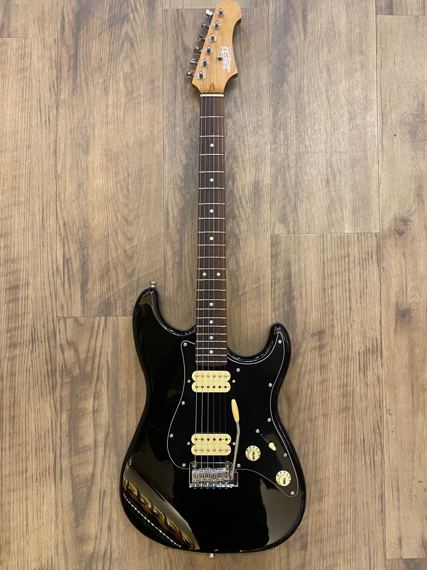Jet Guitars JS‑400 Noir Tremolo