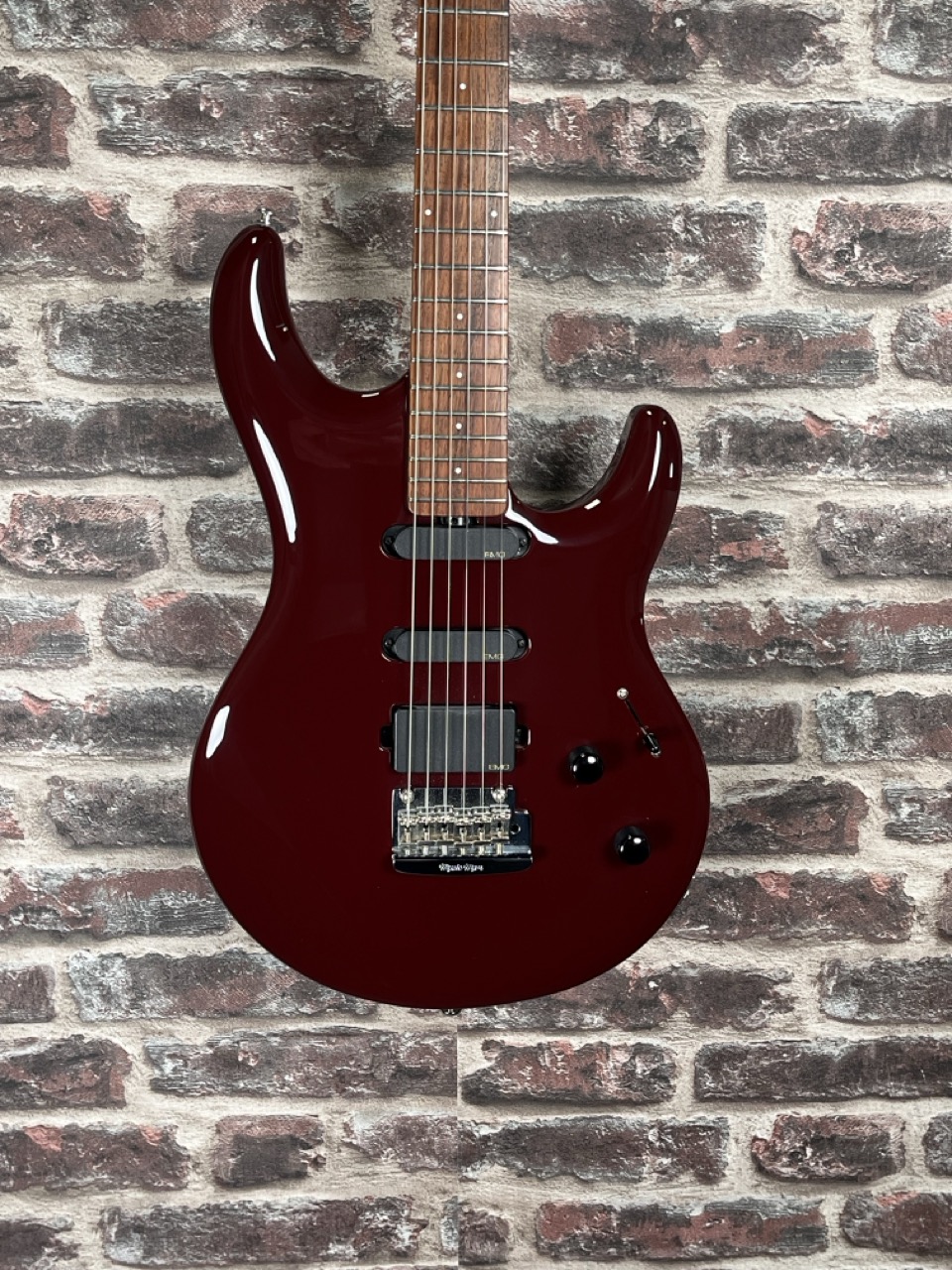 Music Man Luke II Rolls Burgundy OCCASION