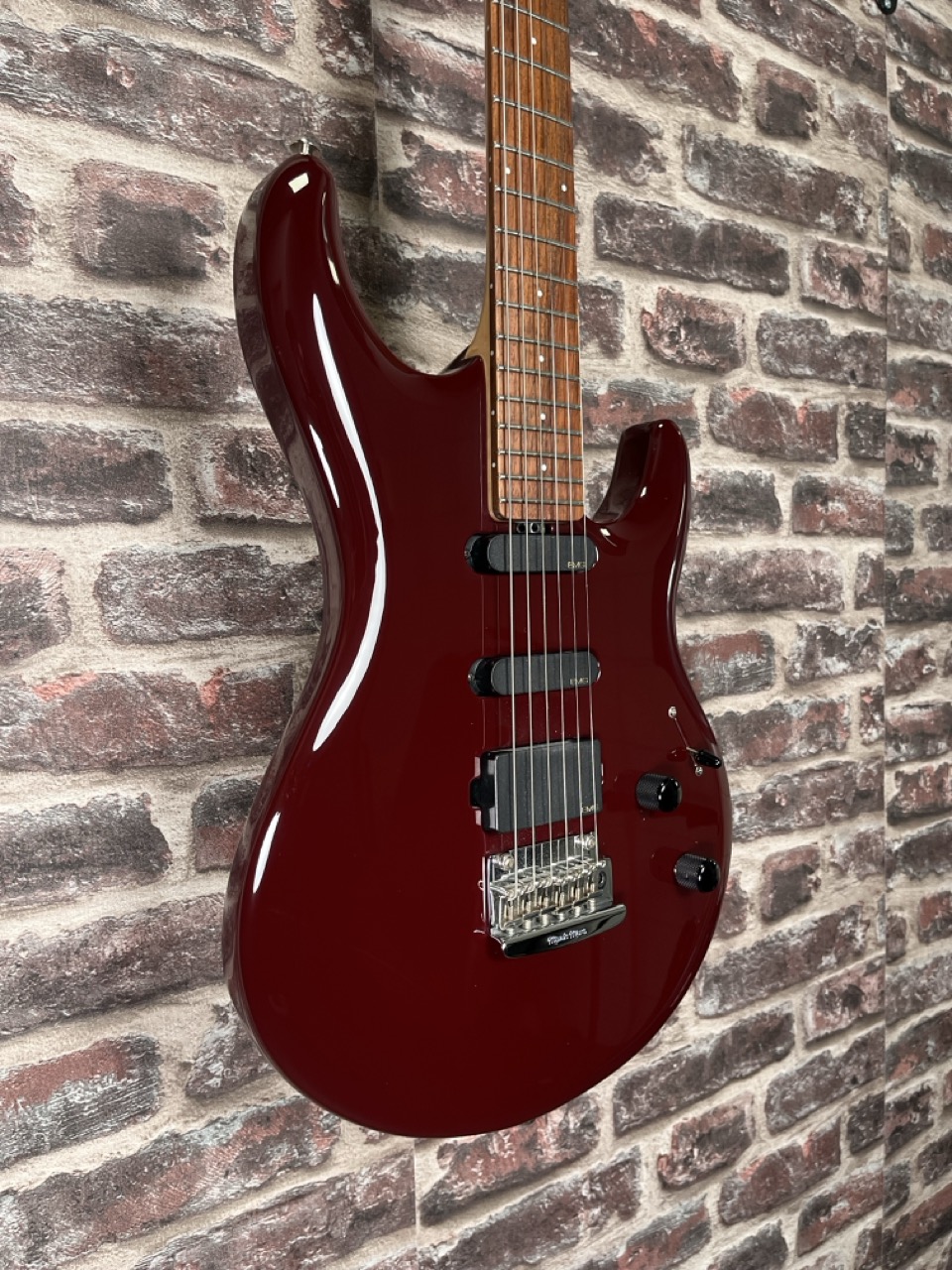 Music Man Luke II Rolls Burgundy OCCASION