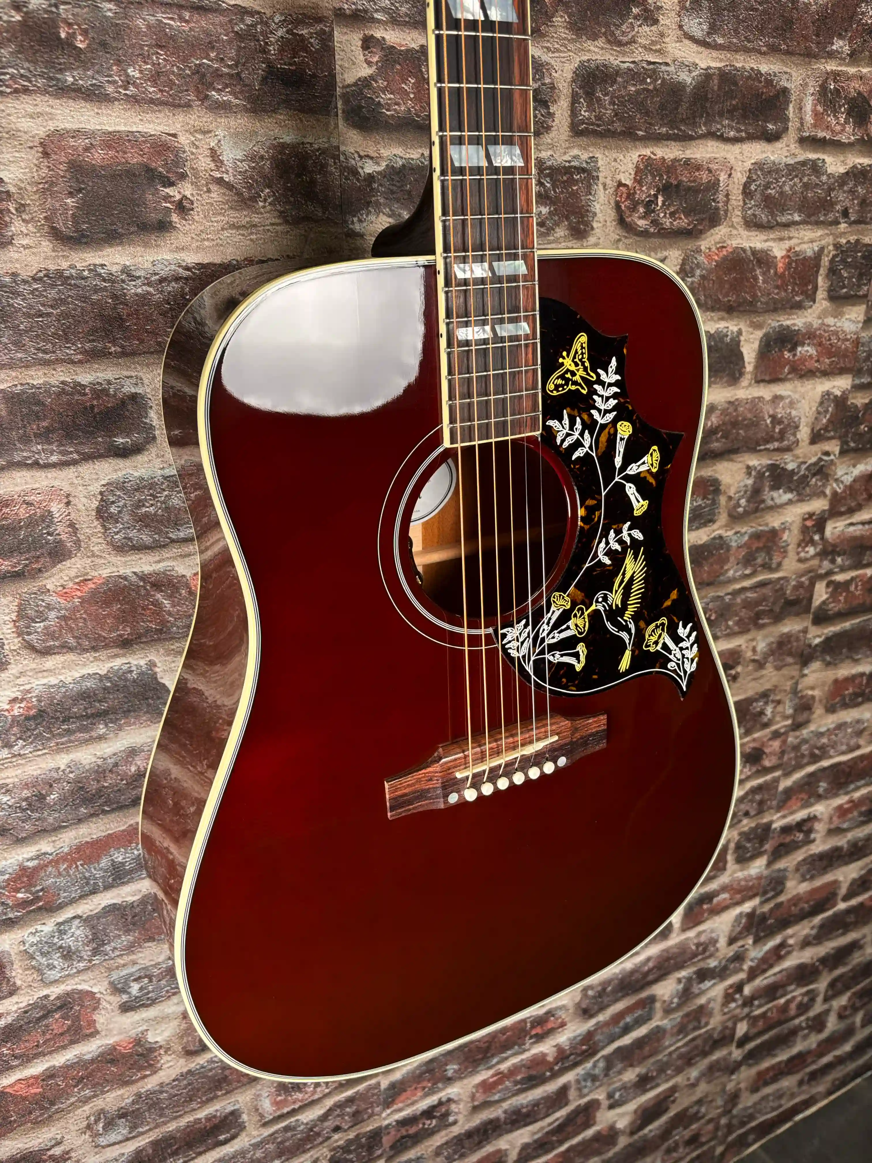 Gibson Hummingbird Standard Exclusive Wine Red