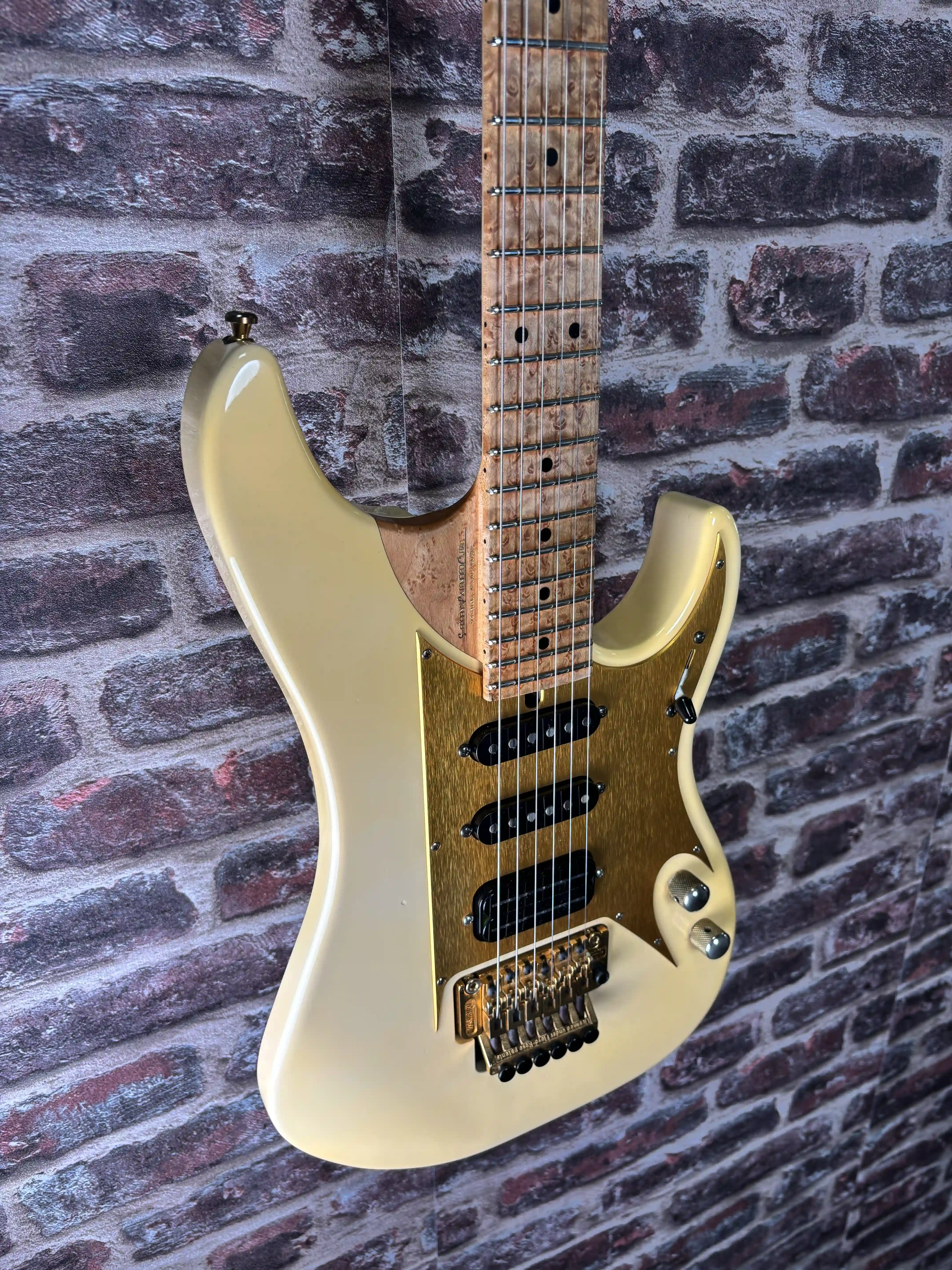 Washburn N6 Cream Bird Eyes OCCASION