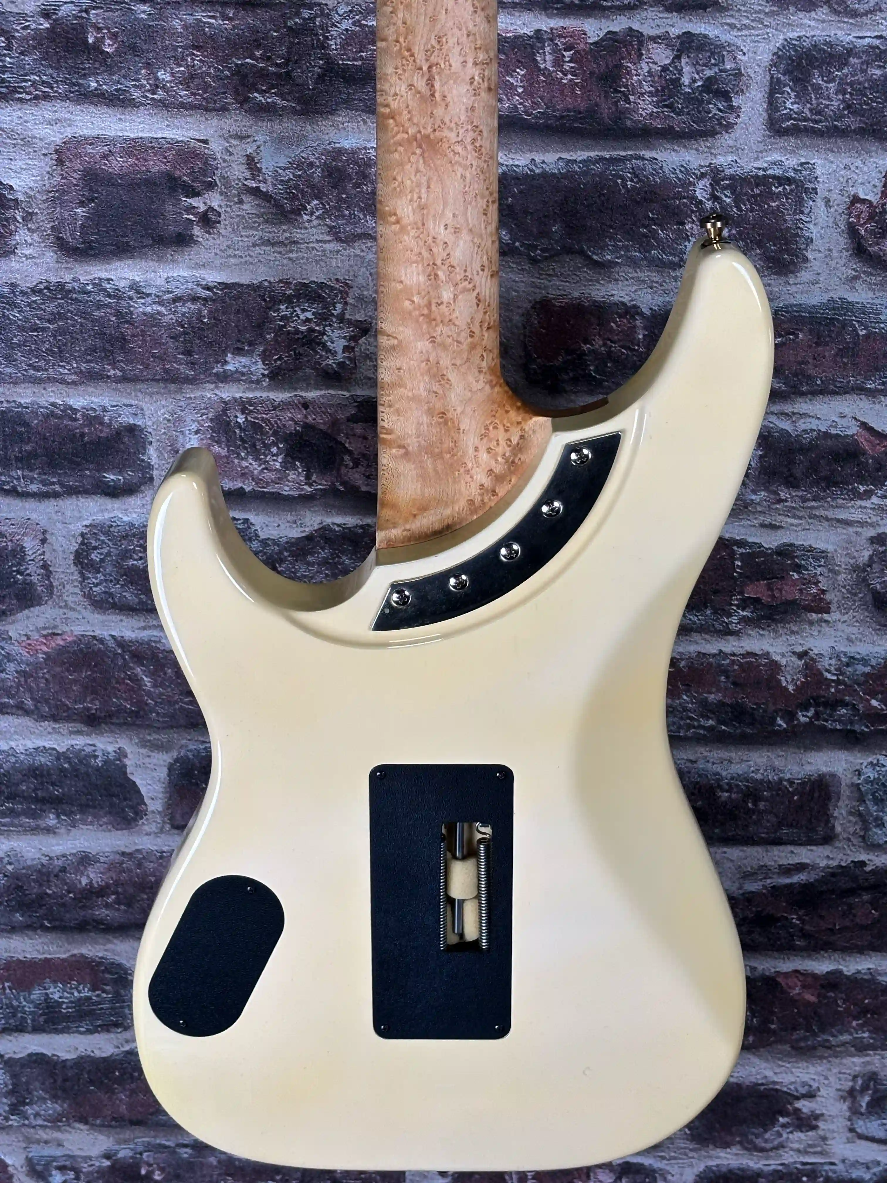 Washburn N6 Cream Bird Eyes OCCASION