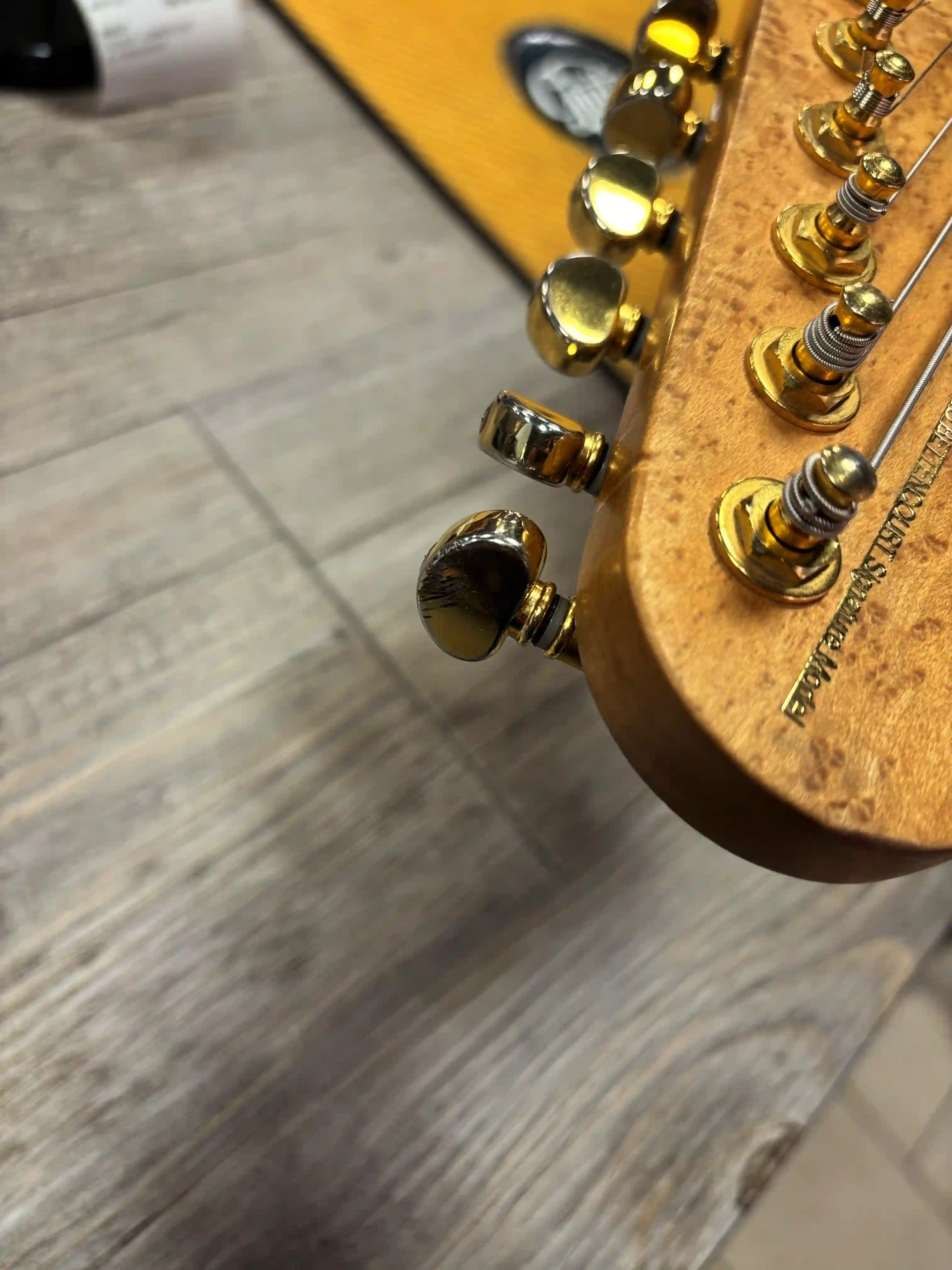 Washburn N6 Cream Bird Eyes OCCASION