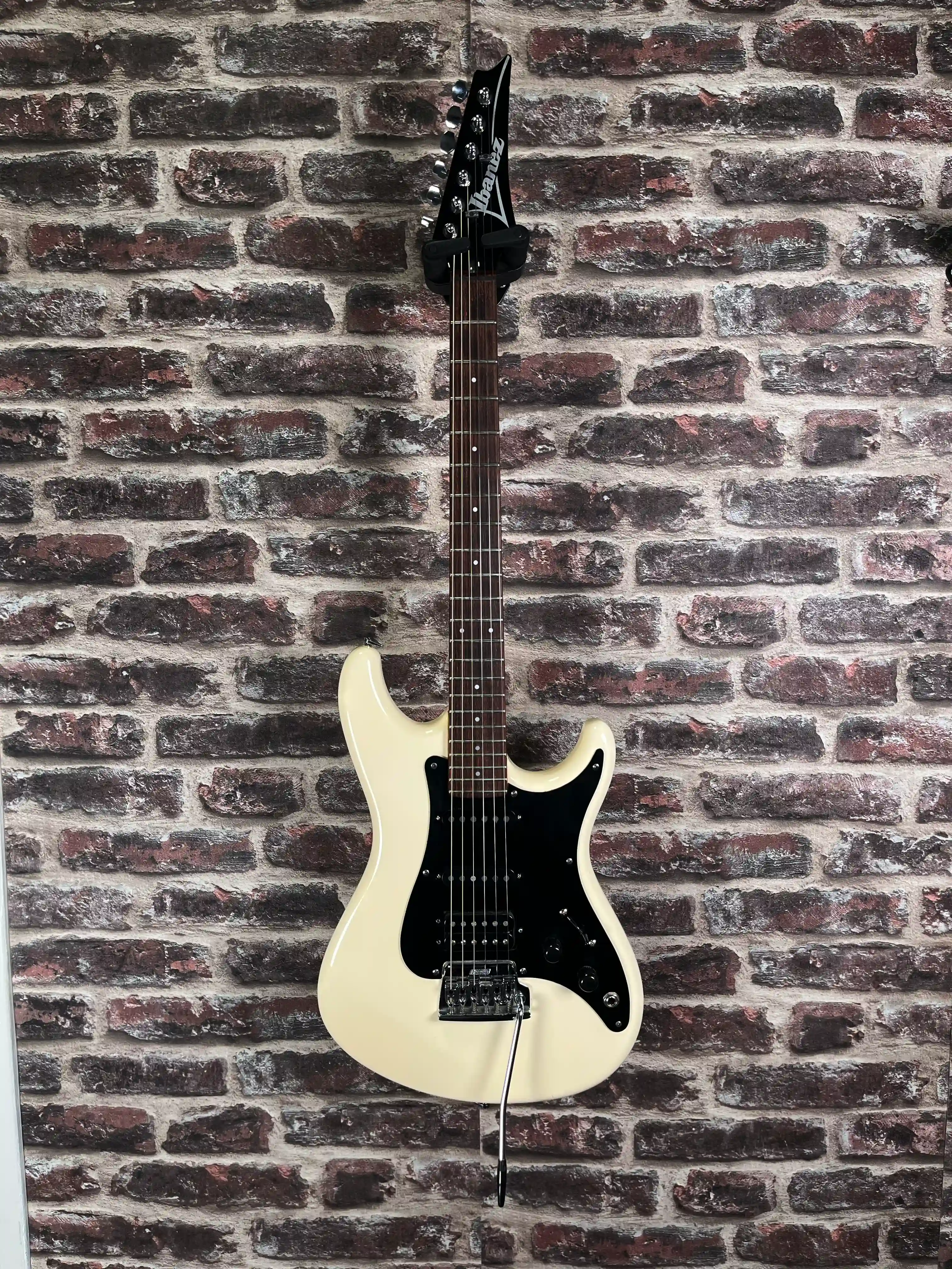 Ibanez RG140 WH Roadstar II OCCASION