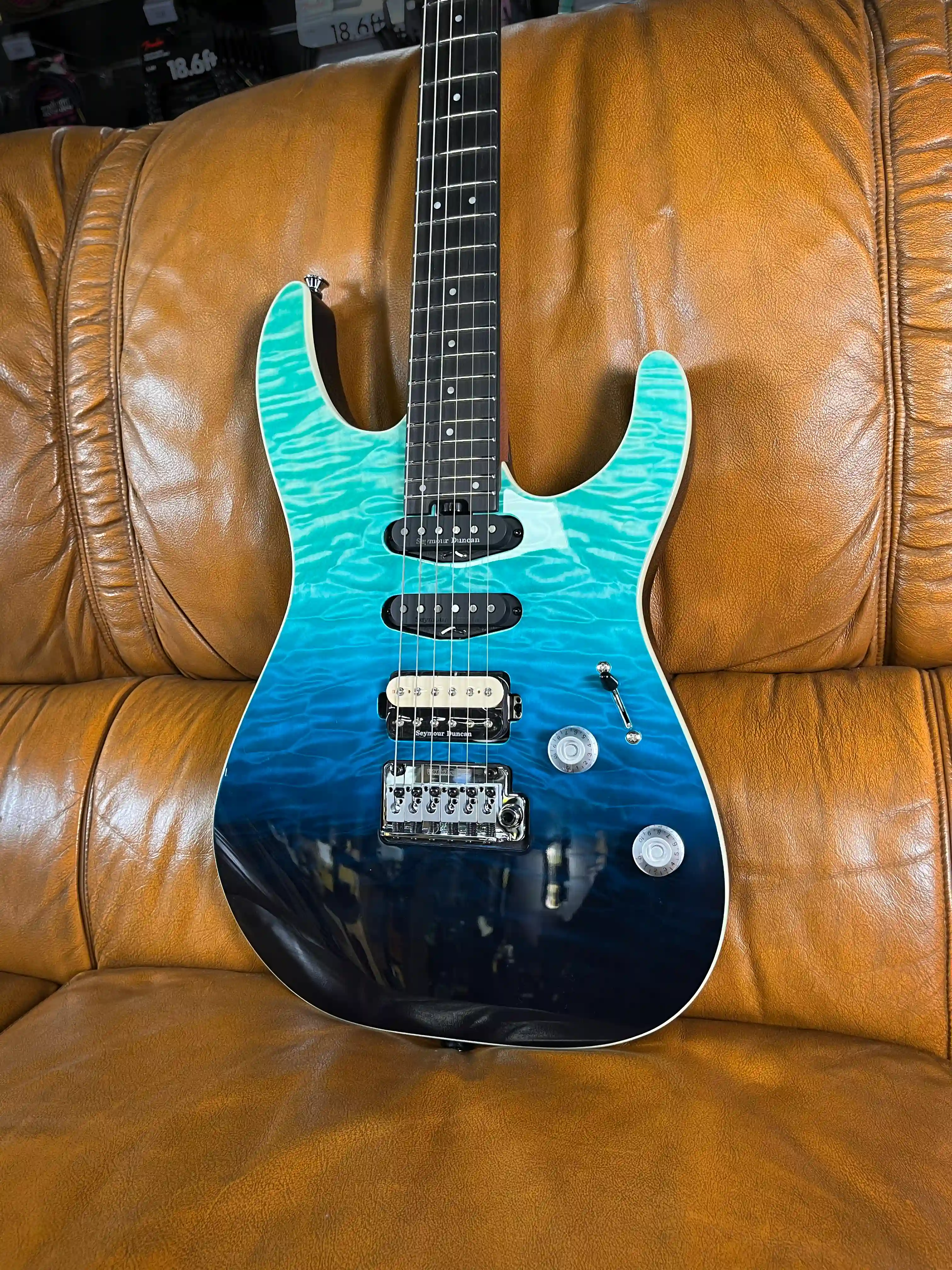 Charvel Pro-Mod Plus Dinky DK24 HSS 2PT QM BLUE CURAÇAO