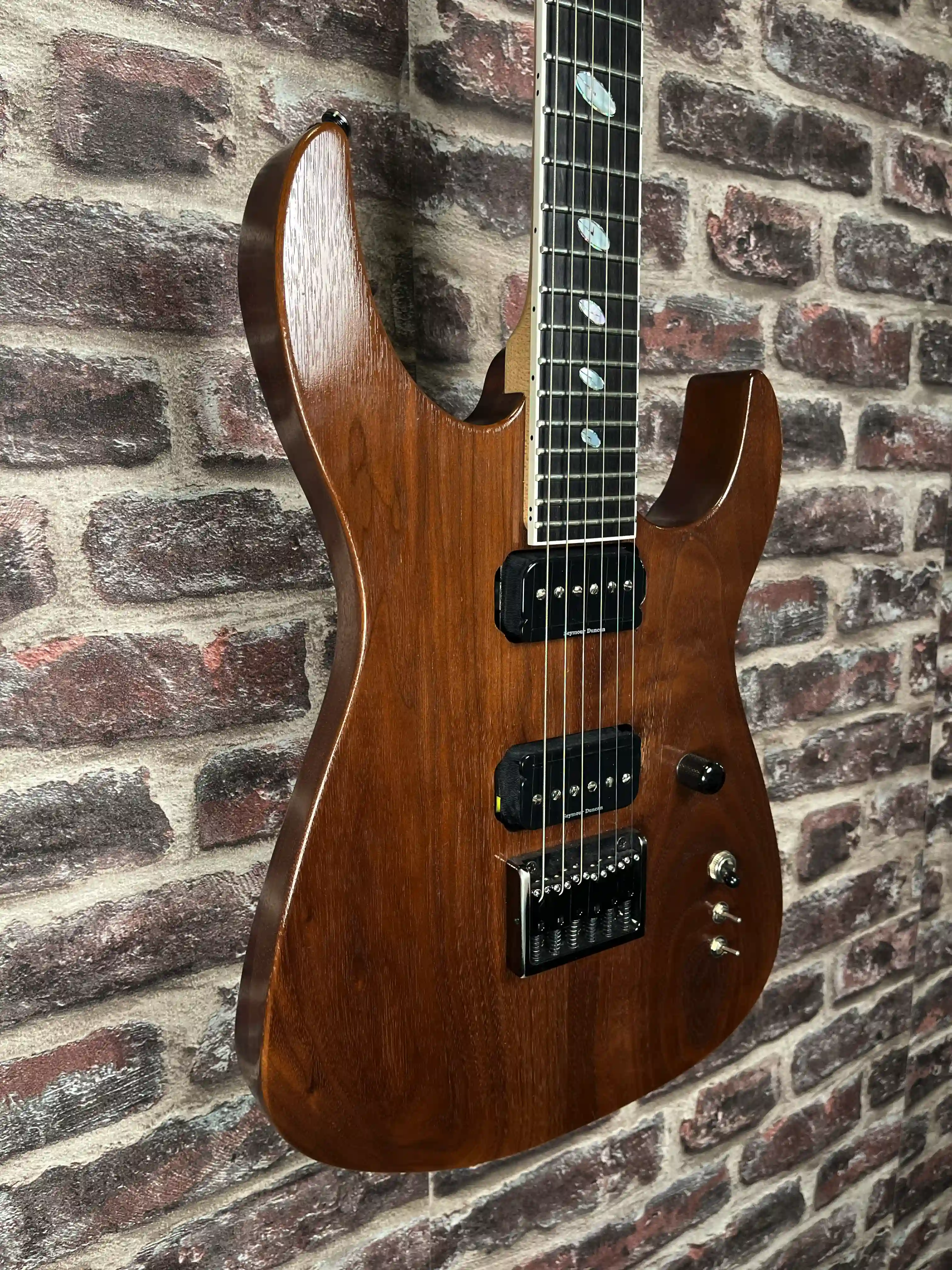 Caparison Dellinger–WB‑FX 6 cordes Walnut top OCCASION