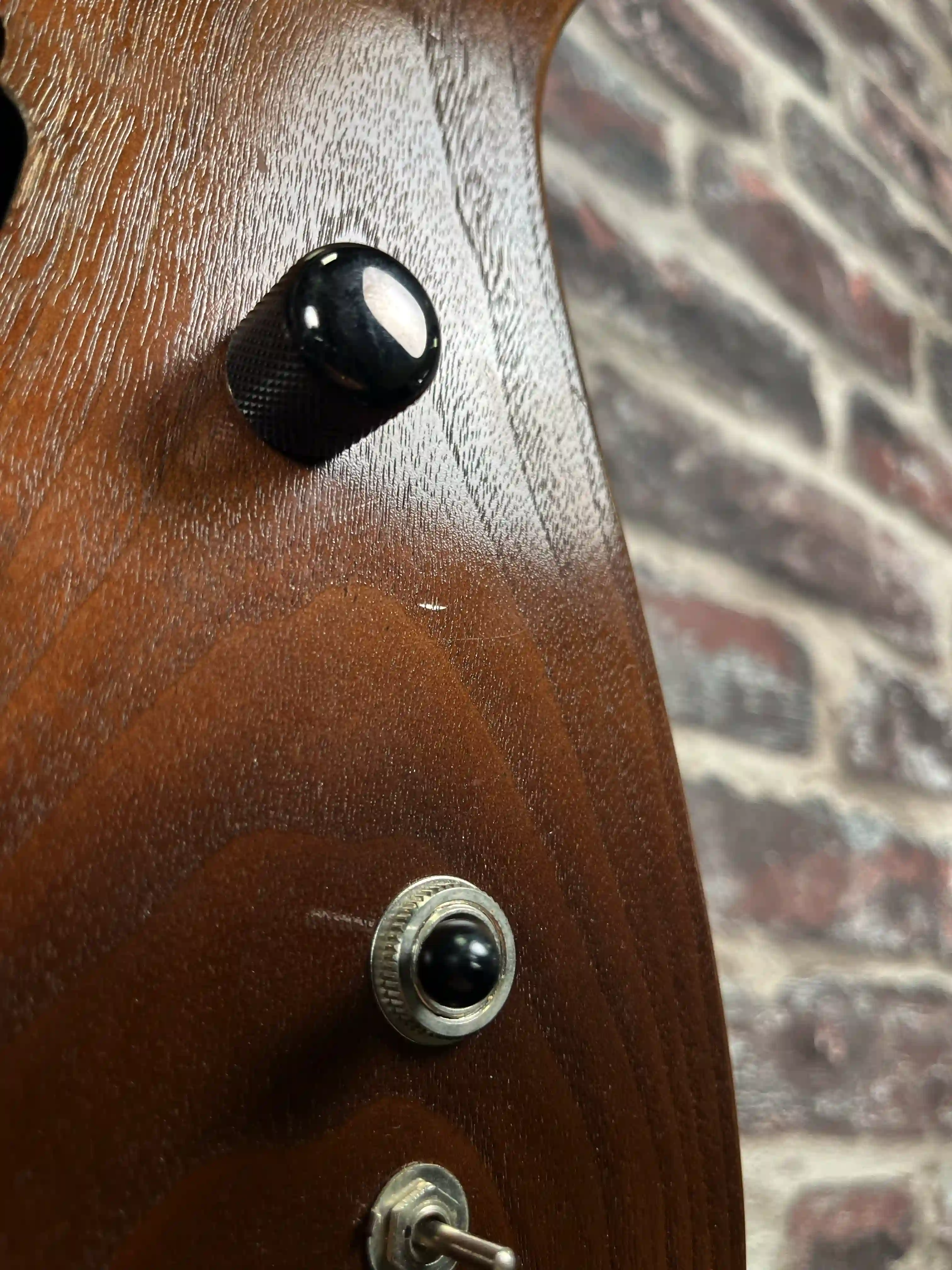 Caparison Dellinger–WB‑FX 6 cordes Walnut top OCCASION