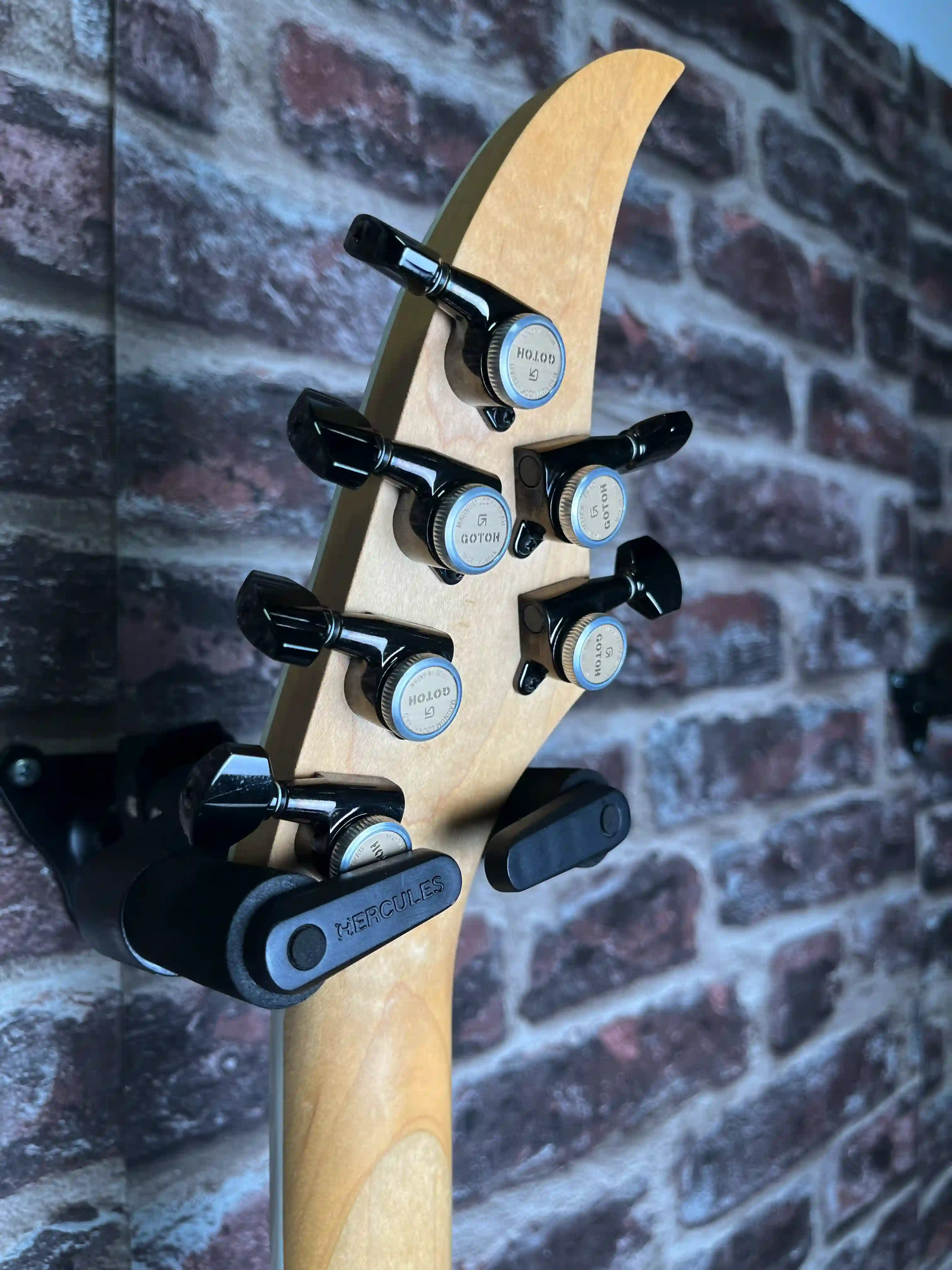 Caparison Dellinger–WB‑FX 6 cordes Walnut top OCCASION