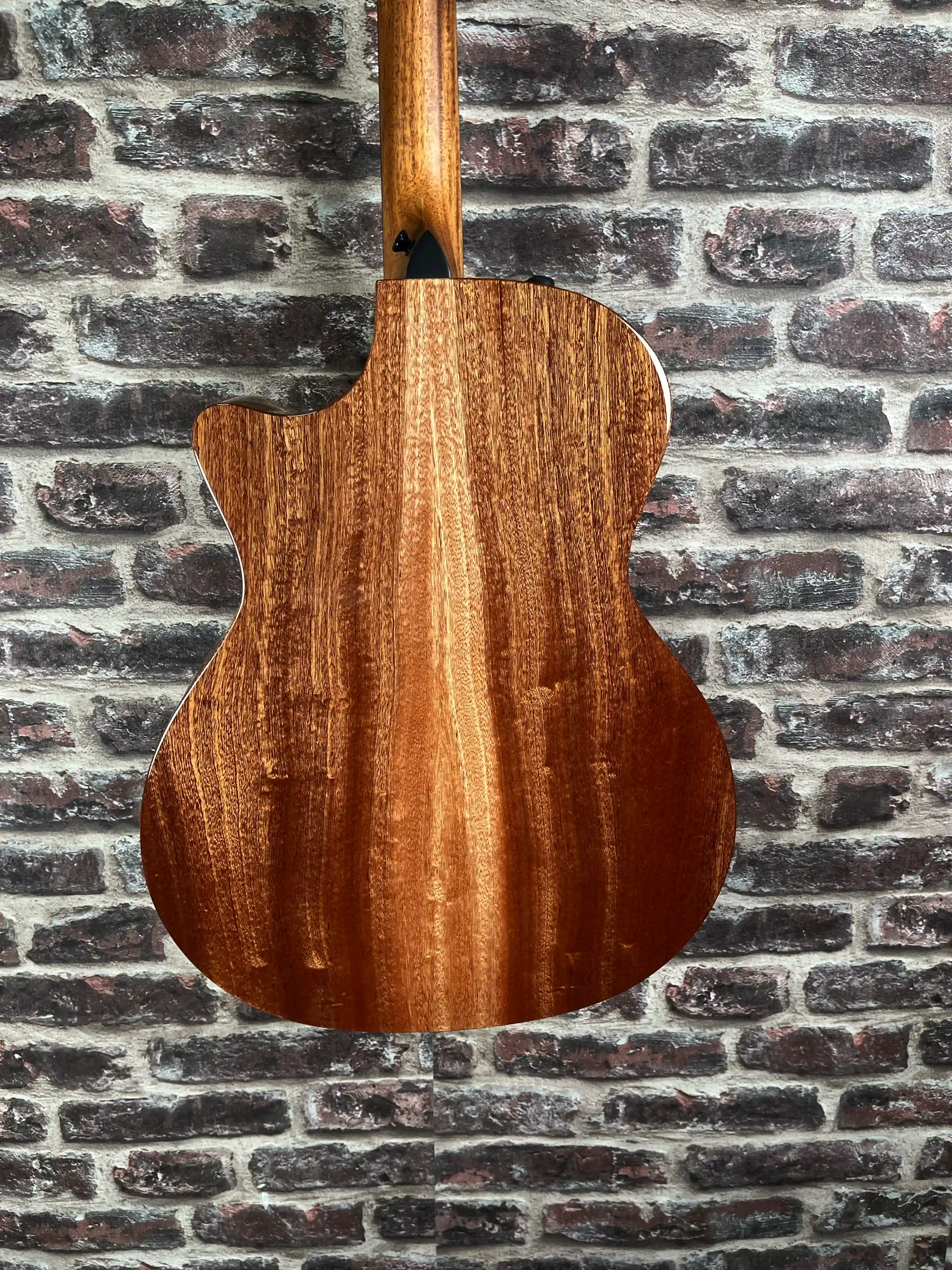 Taylor 314CE Studio Sapele/Sitka Stock B