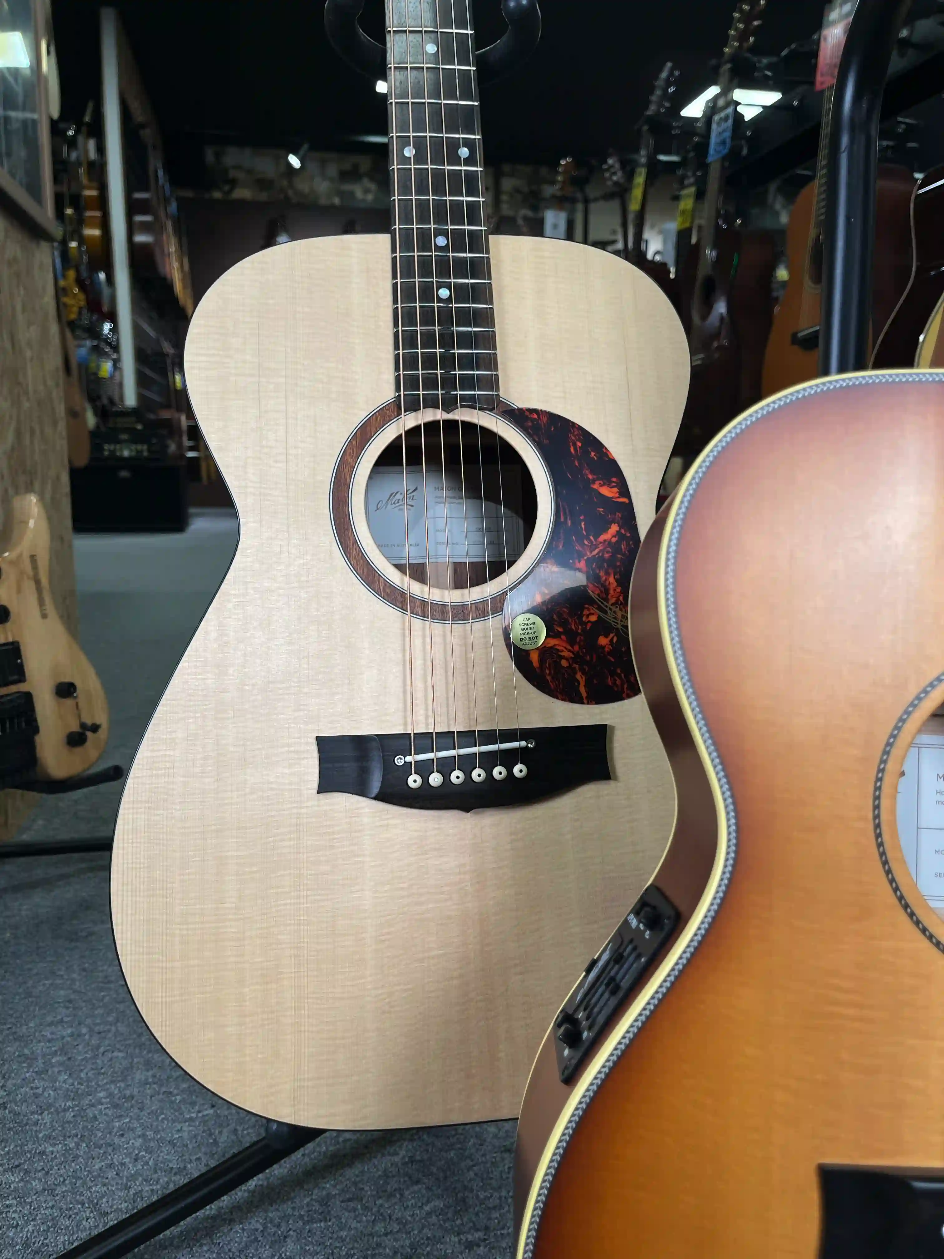 Maton SRS808