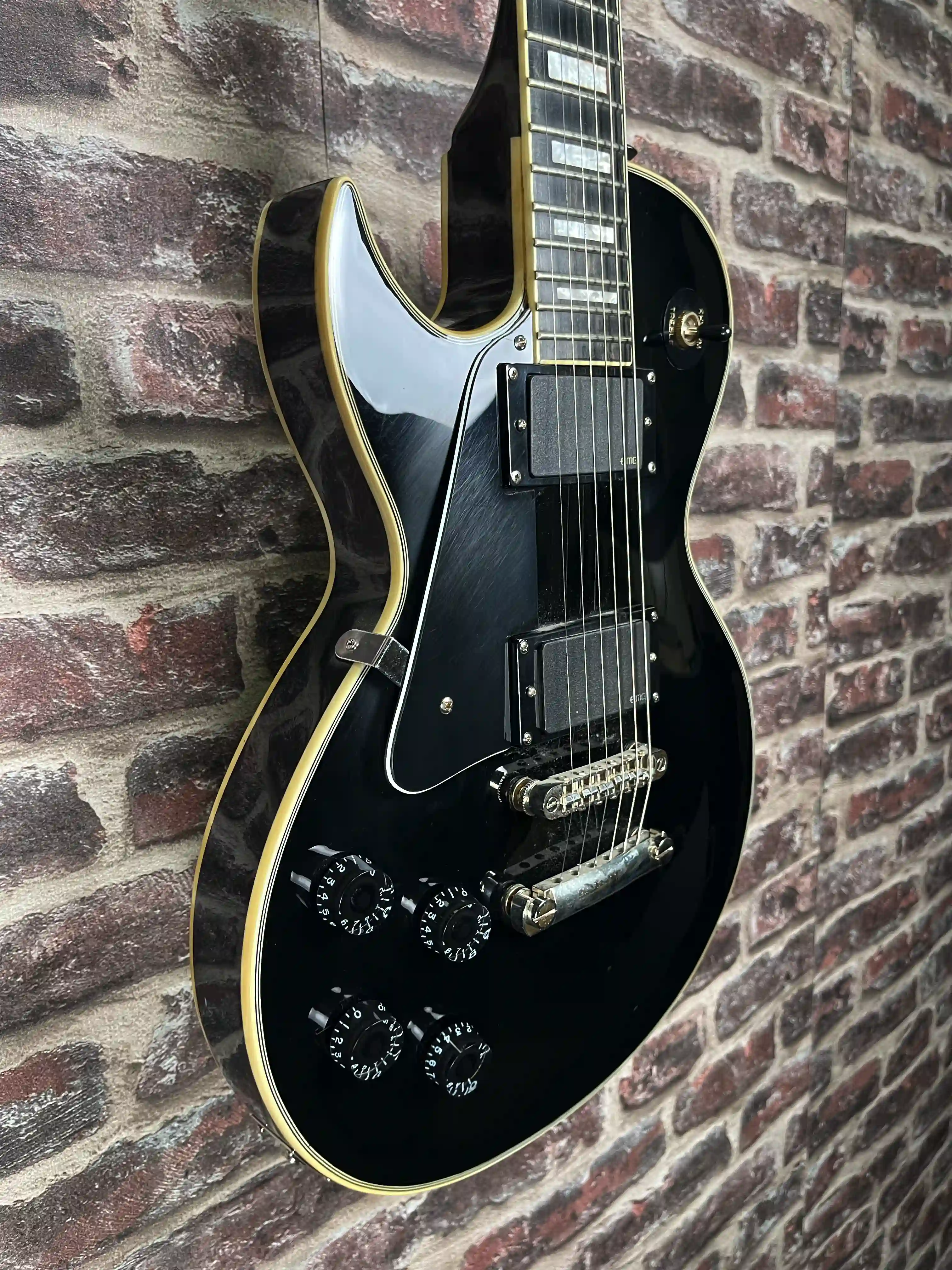 Custom 77 CS4 London burning OCCASION