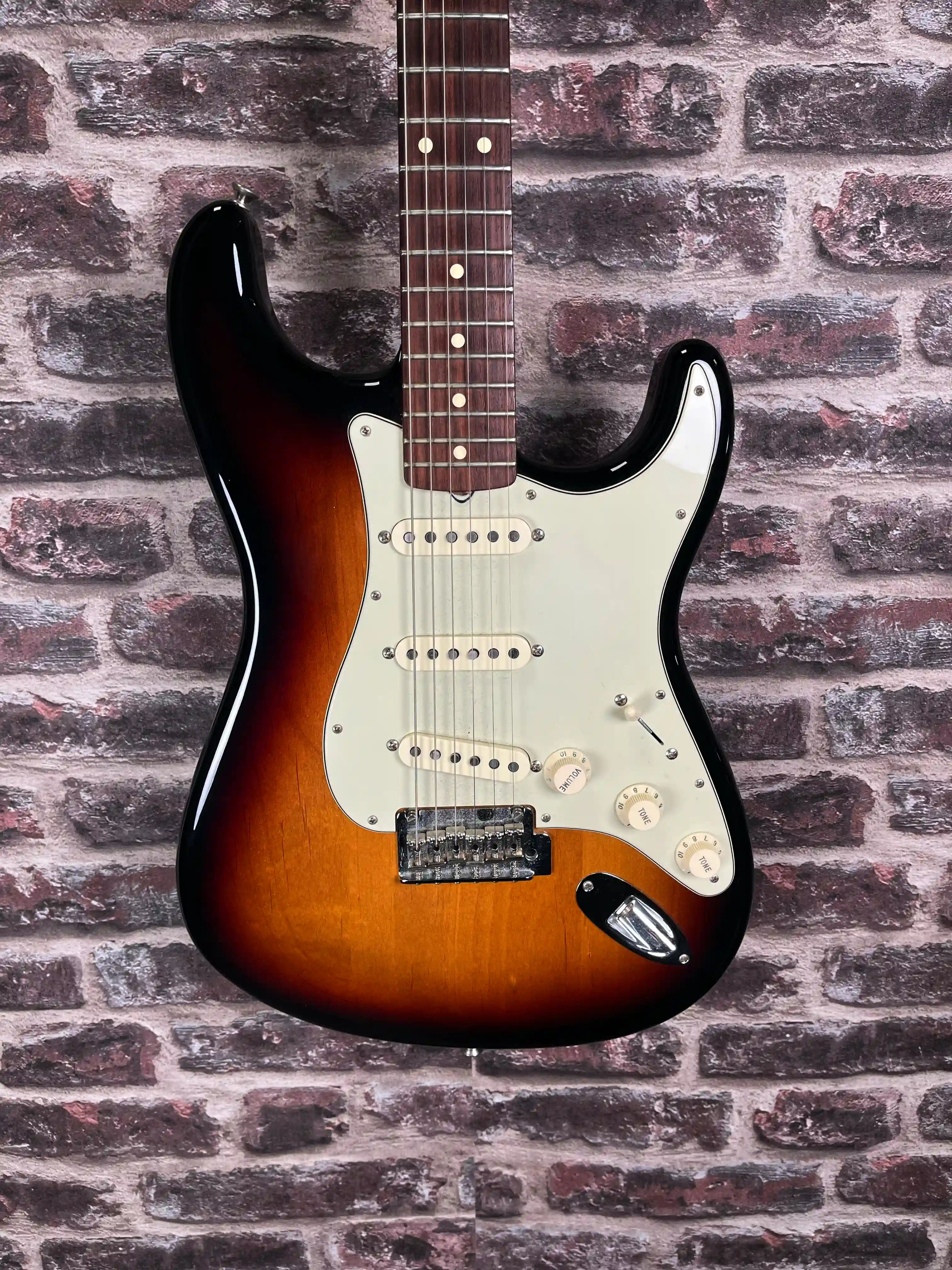 Fender Classic Player ’60s Stratocaster Sunburst OCCASION