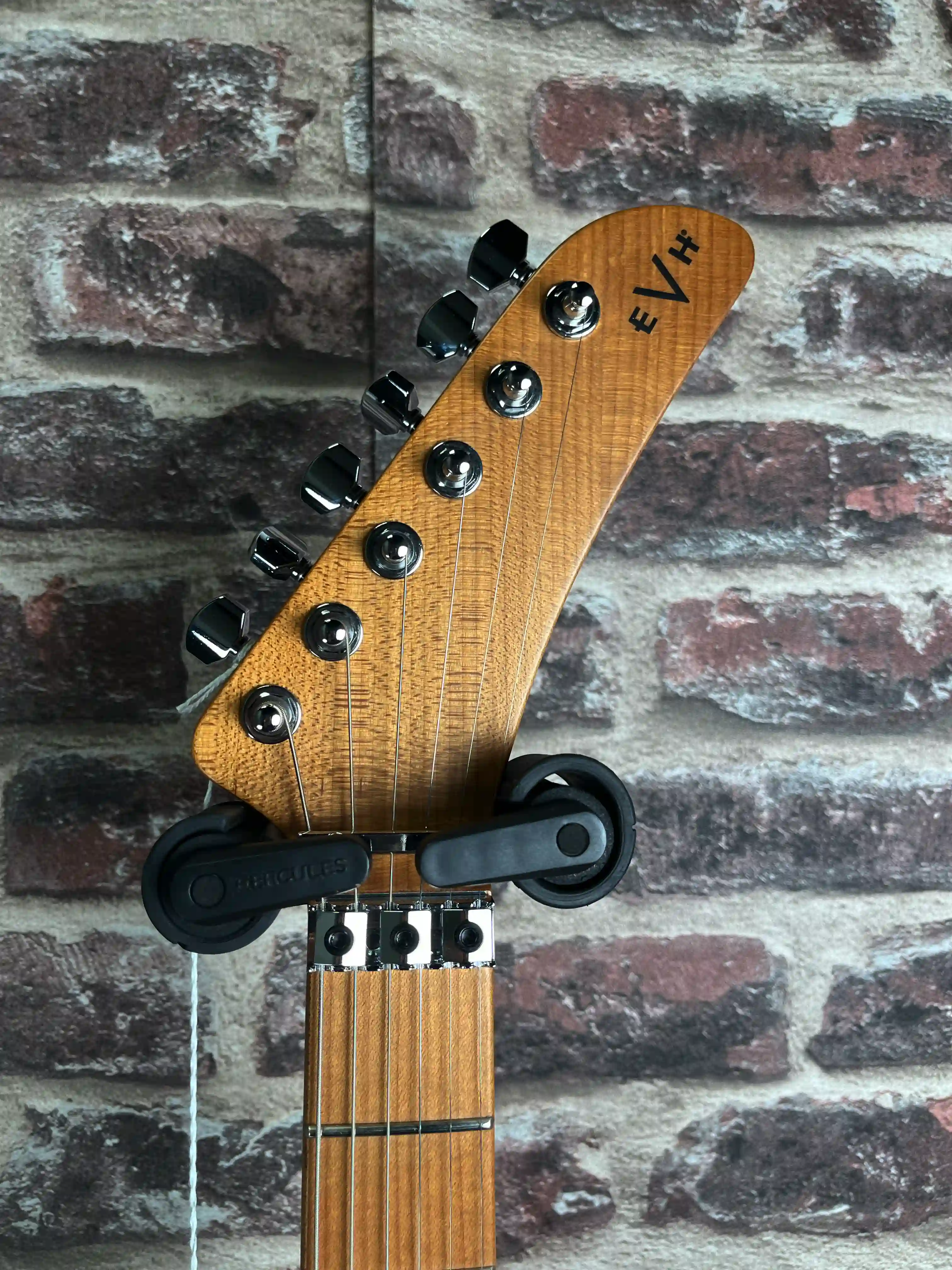 EVH 5150 Series DX, Baked Maple Candy Apple Red Metallic