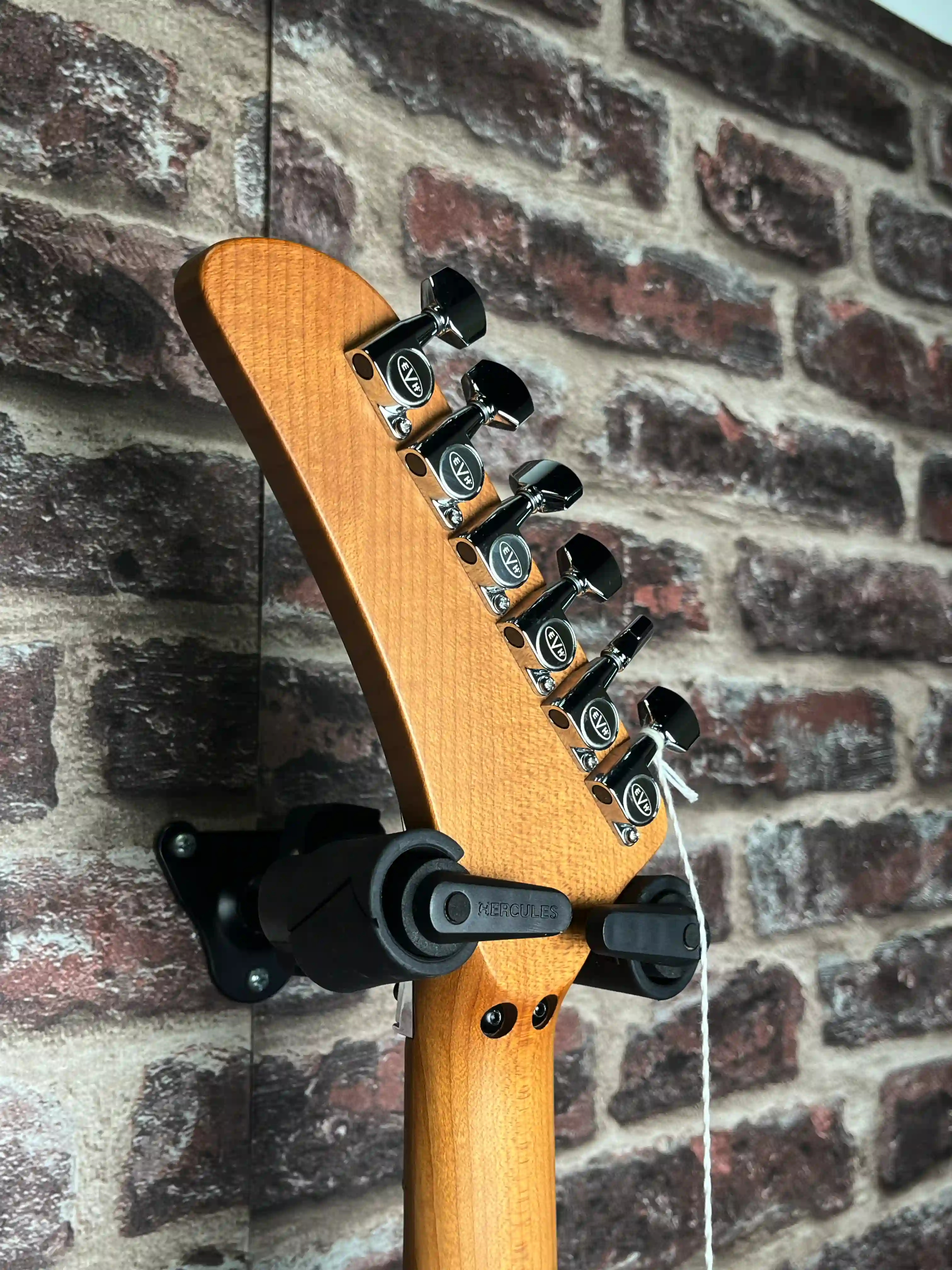 EVH 5150 Series DX, Baked Maple Candy Apple Red Metallic