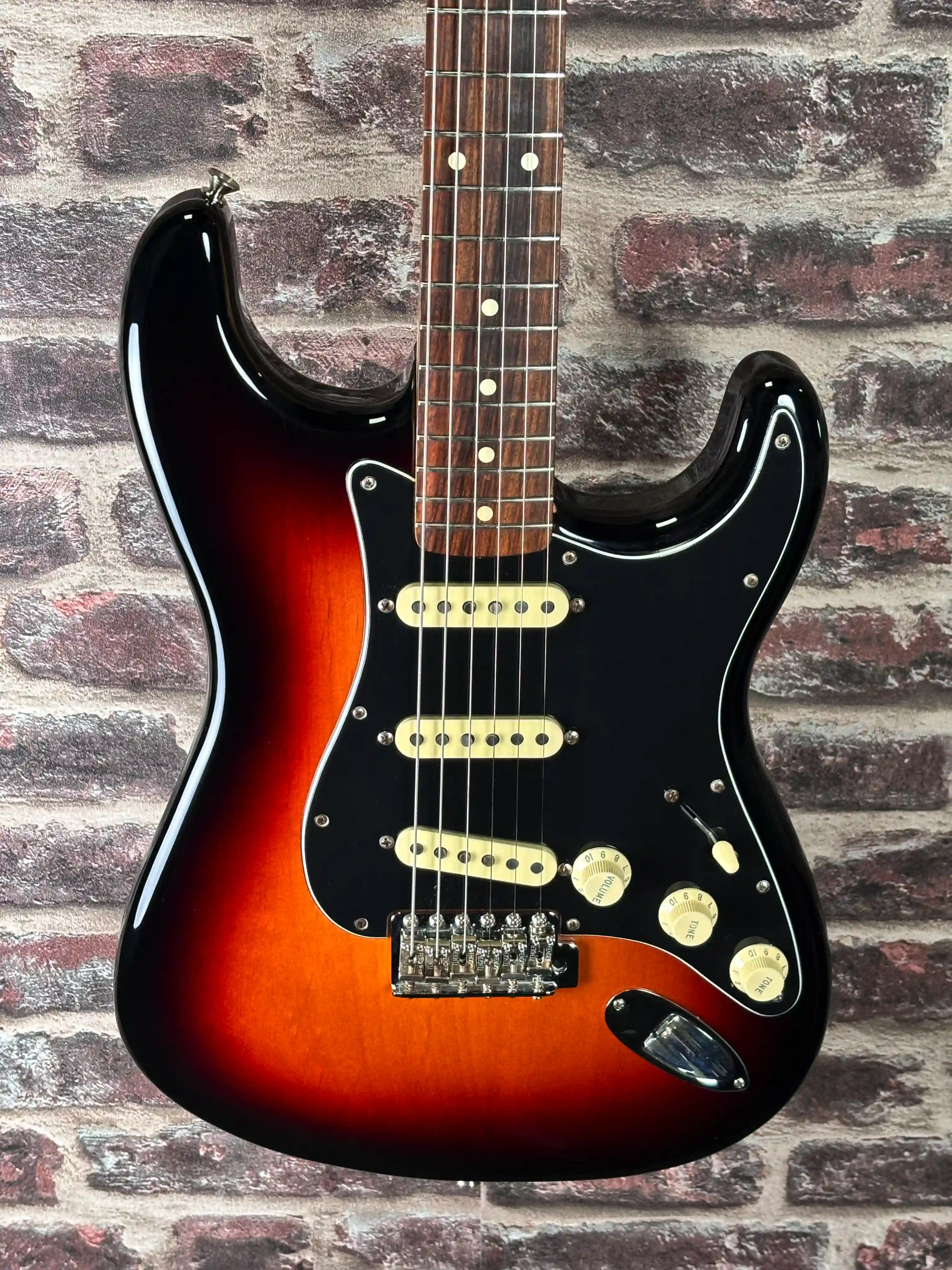 Fender Vintera 60's Stratocaster Tricolor Sunburst OCCASION Custom Shop Pickups
