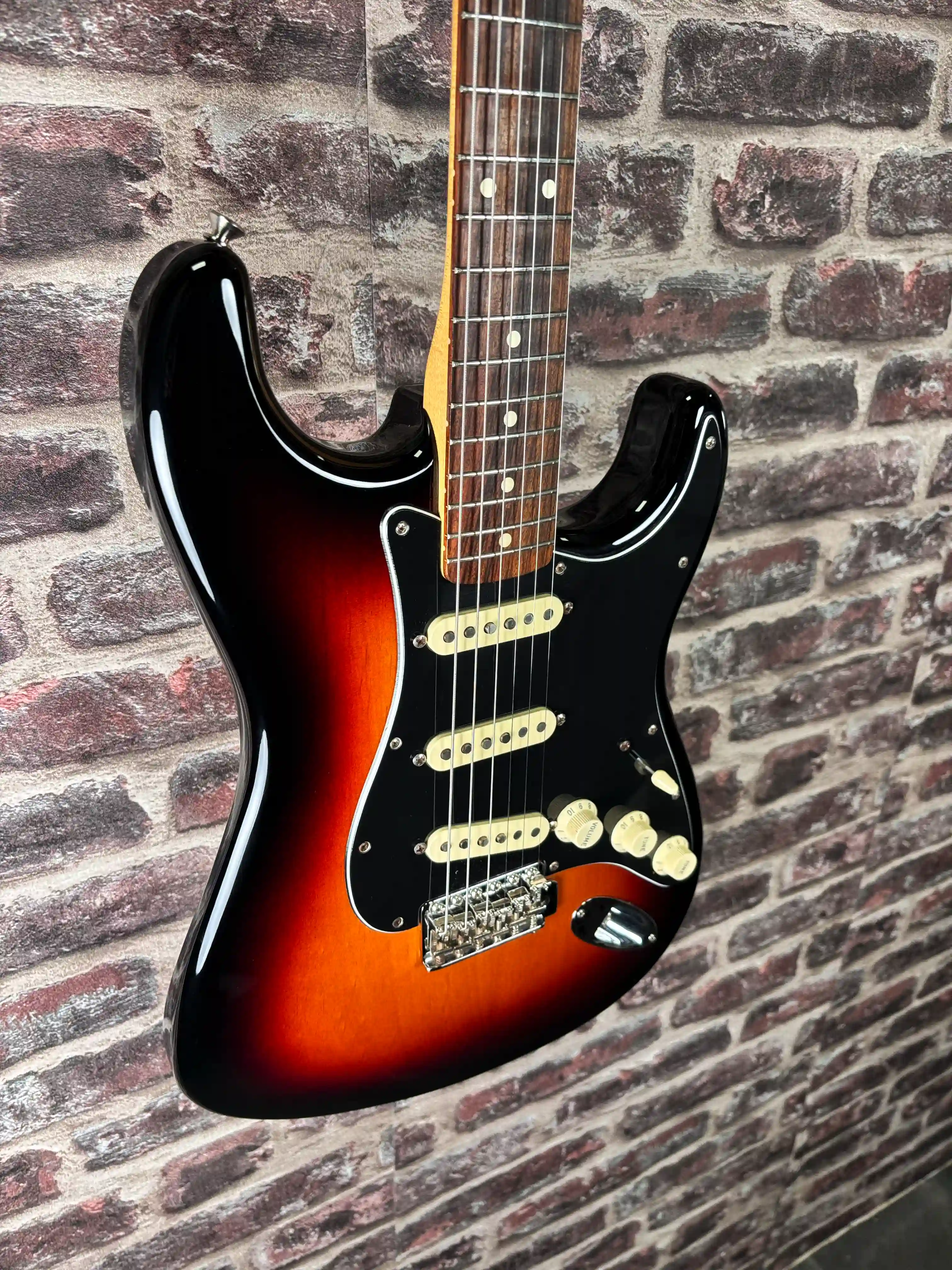 Fender Vintera 60's Stratocaster Tricolor Sunburst OCCASION Custom Shop Pickups