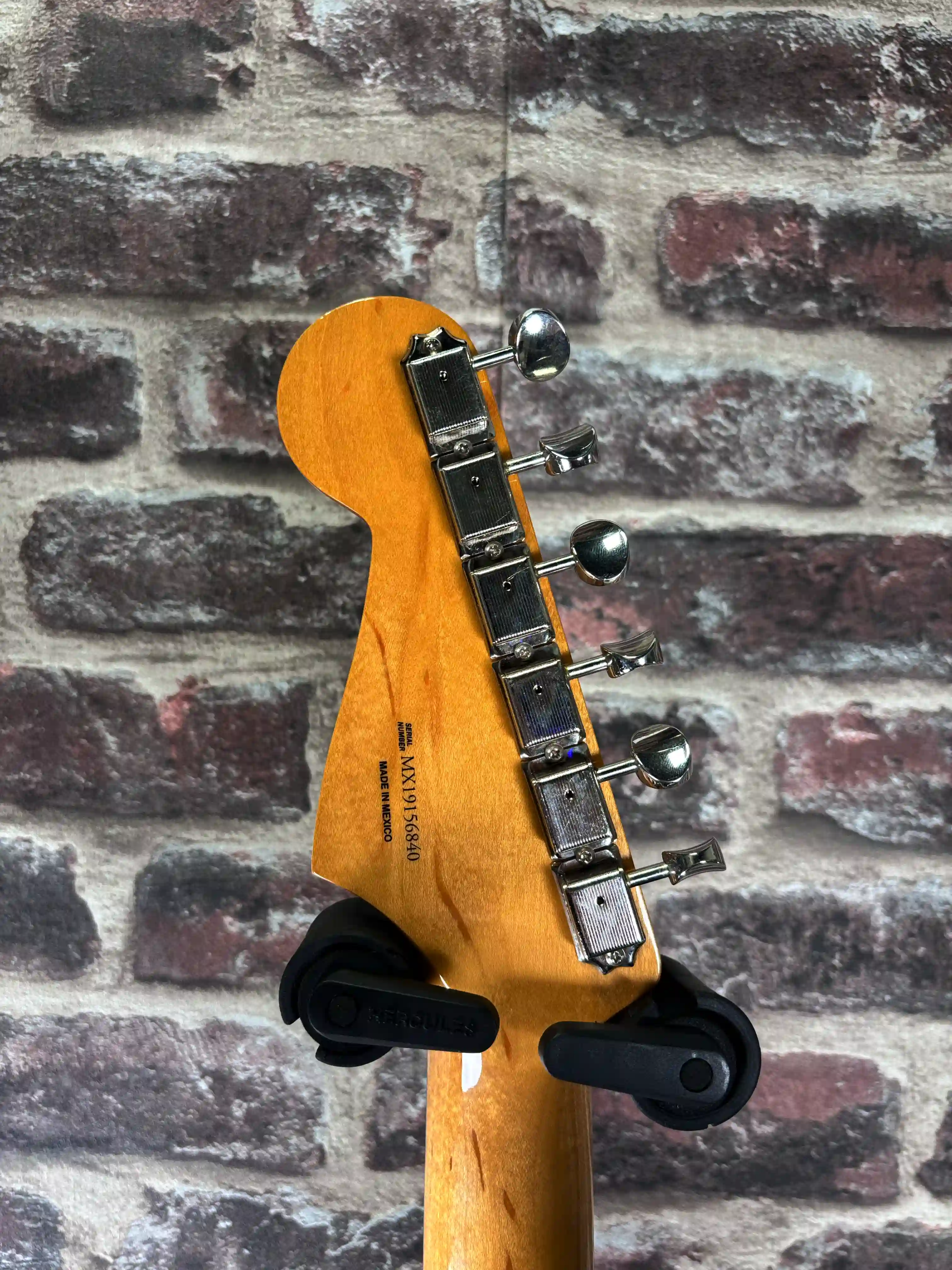 Fender Vintera 60's Stratocaster Tricolor Sunburst OCCASION Custom Shop Pickups