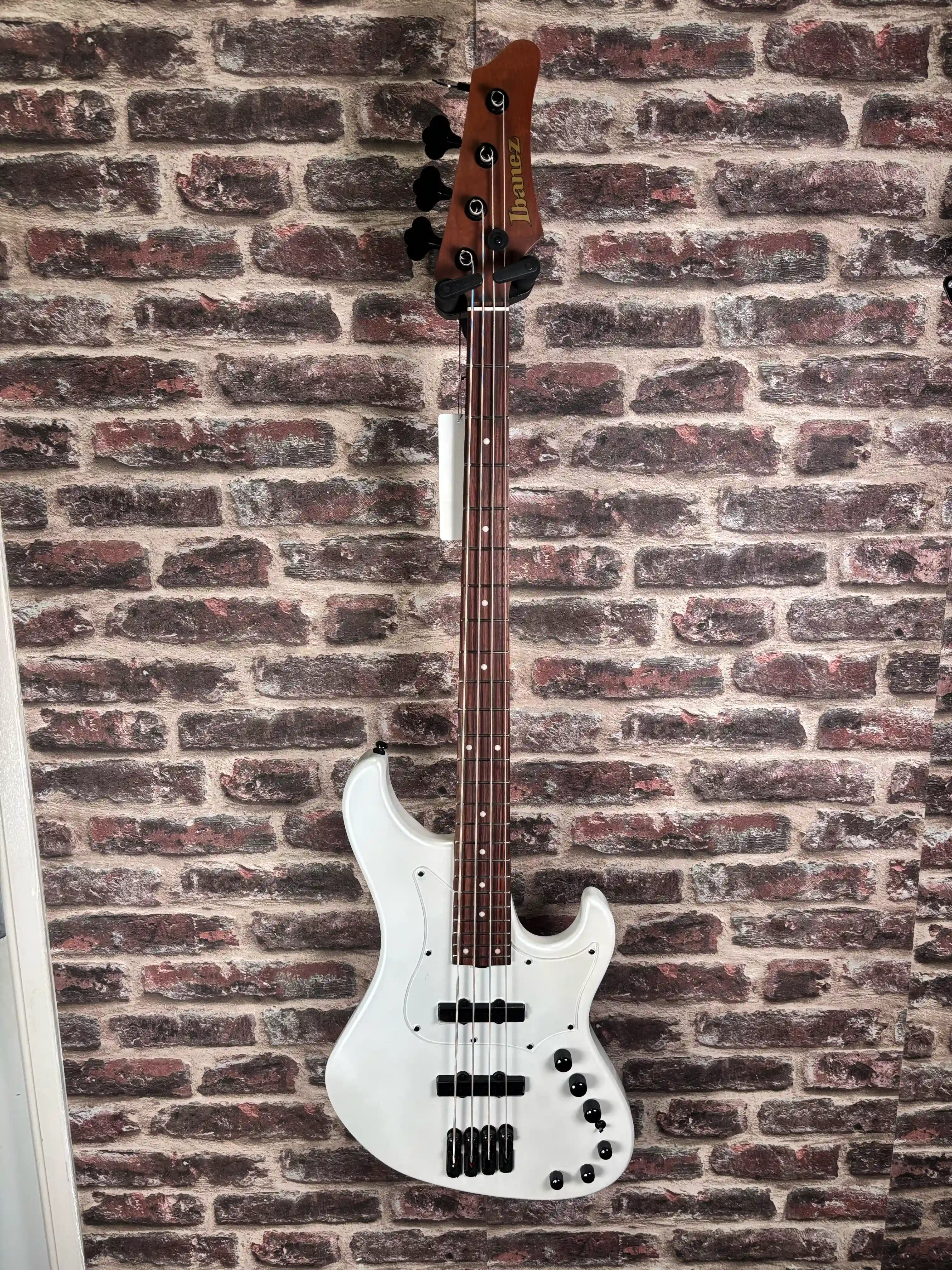 Ibanez Mode MDM1000PW (modèle Pearl White)