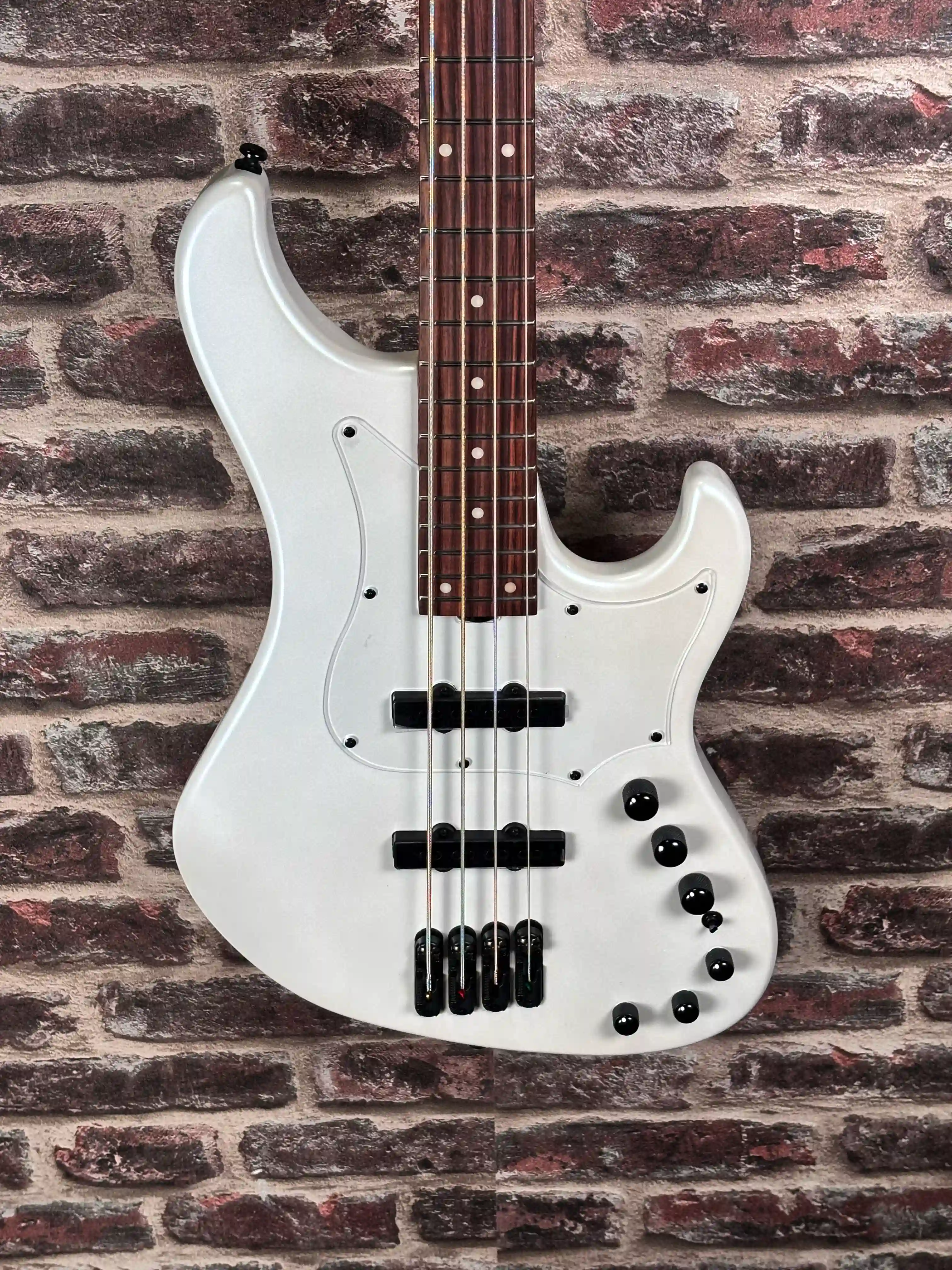 Ibanez Mode MDM1000PW (modèle Pearl White)