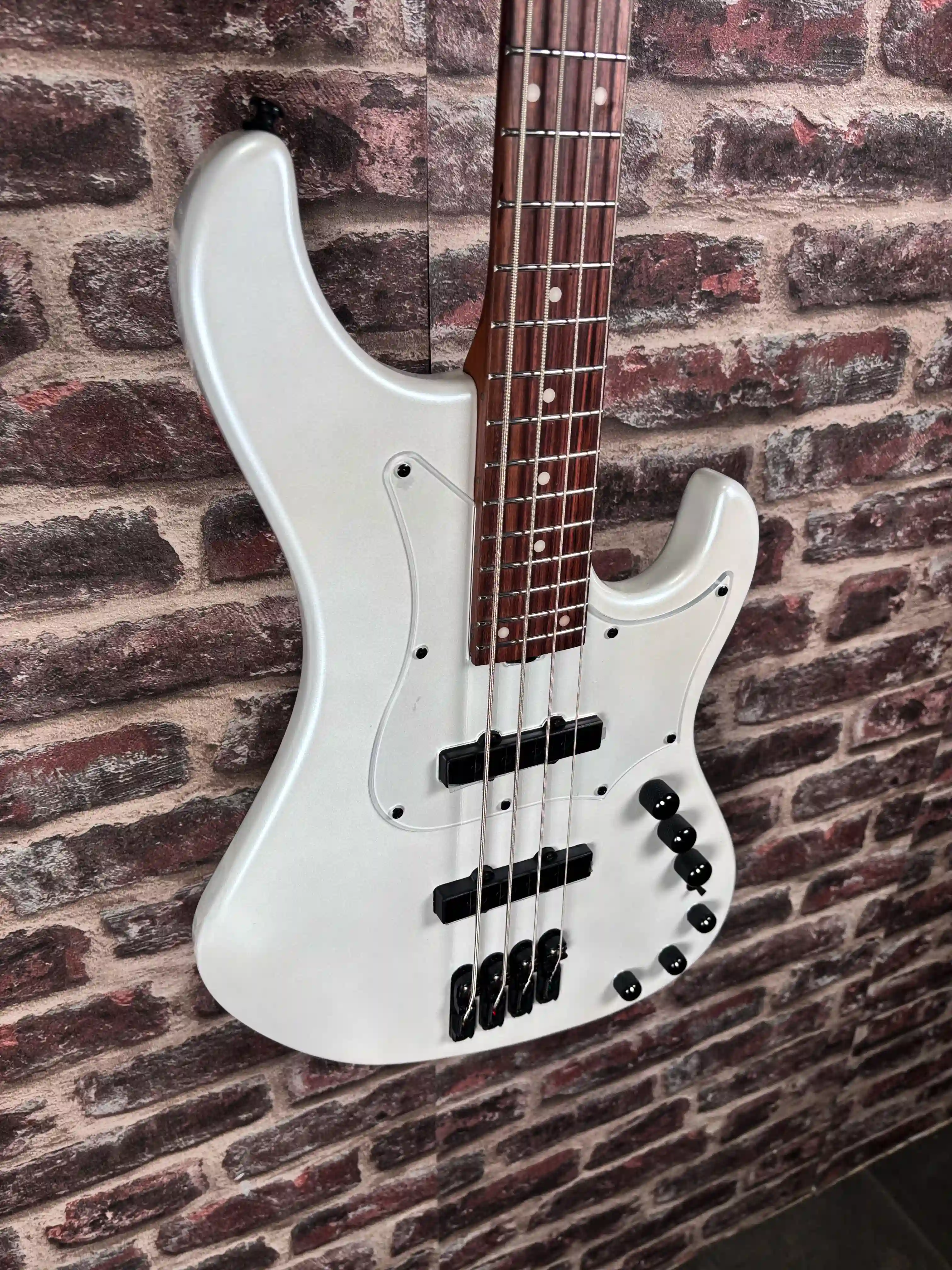 Ibanez Mode MDM1000PW (modèle Pearl White)