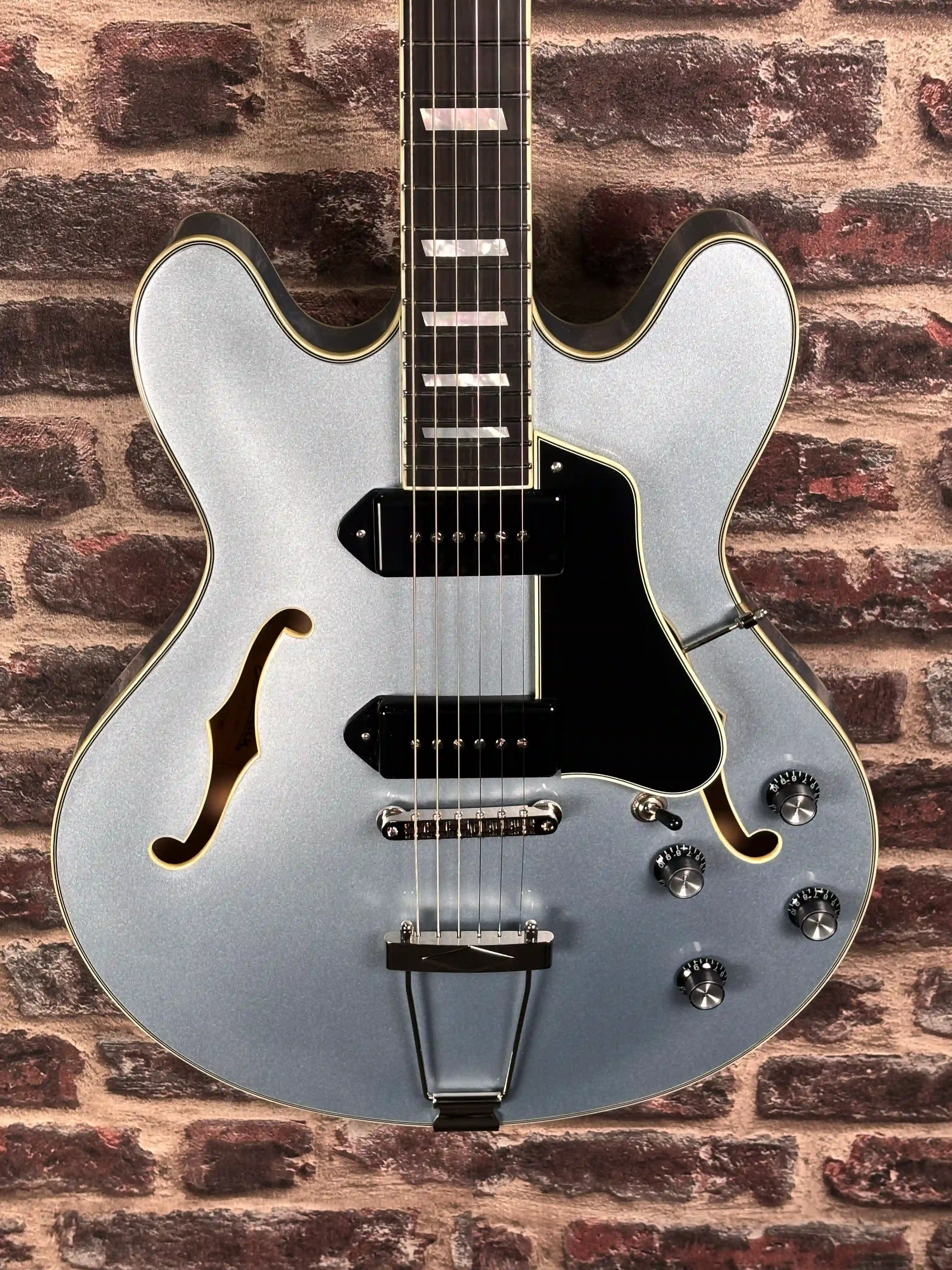 Eastman T64‑T Trapeze Iced Blue Metallic