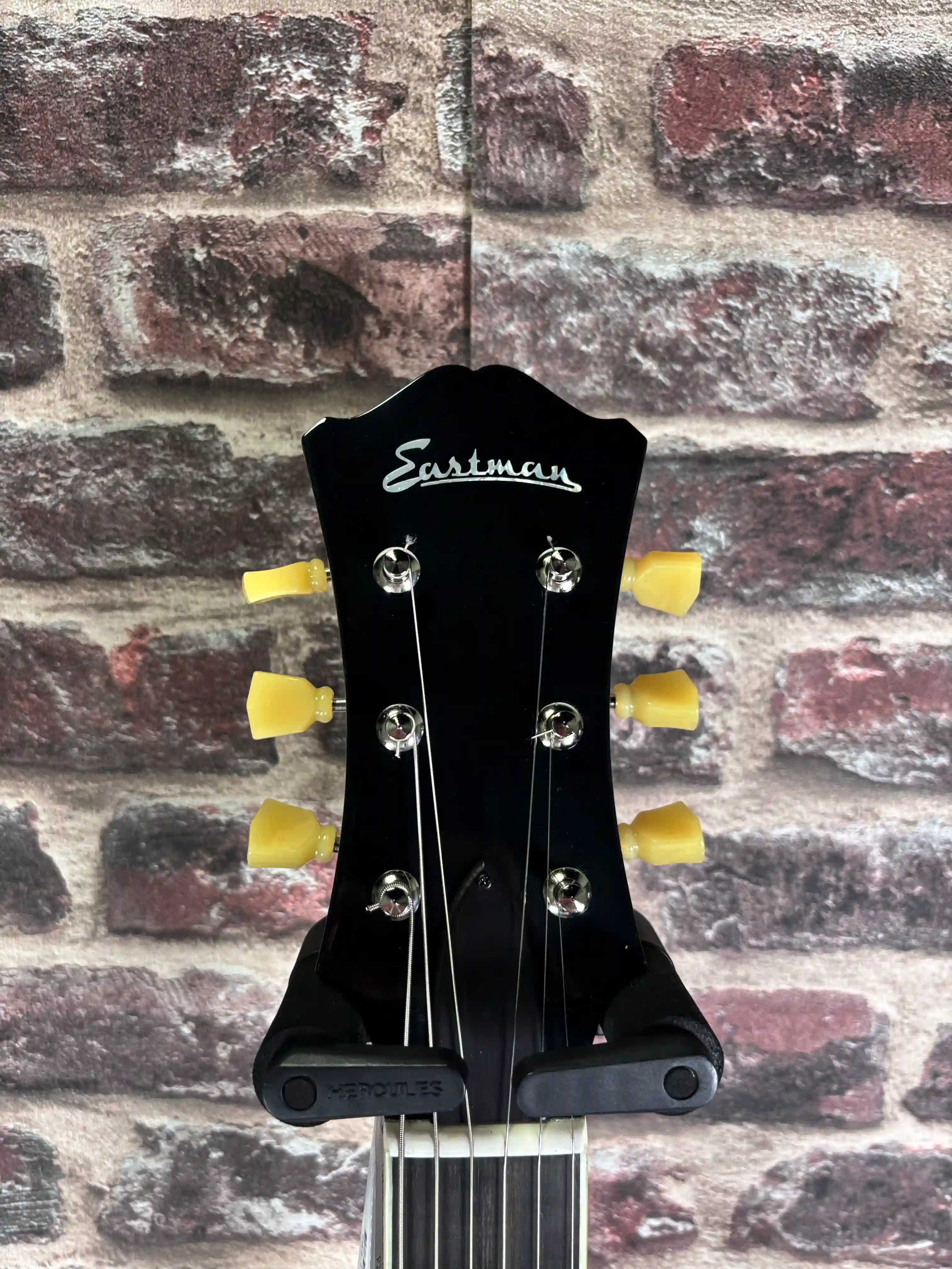 Eastman T64‑T Trapeze Iced Blue Metallic