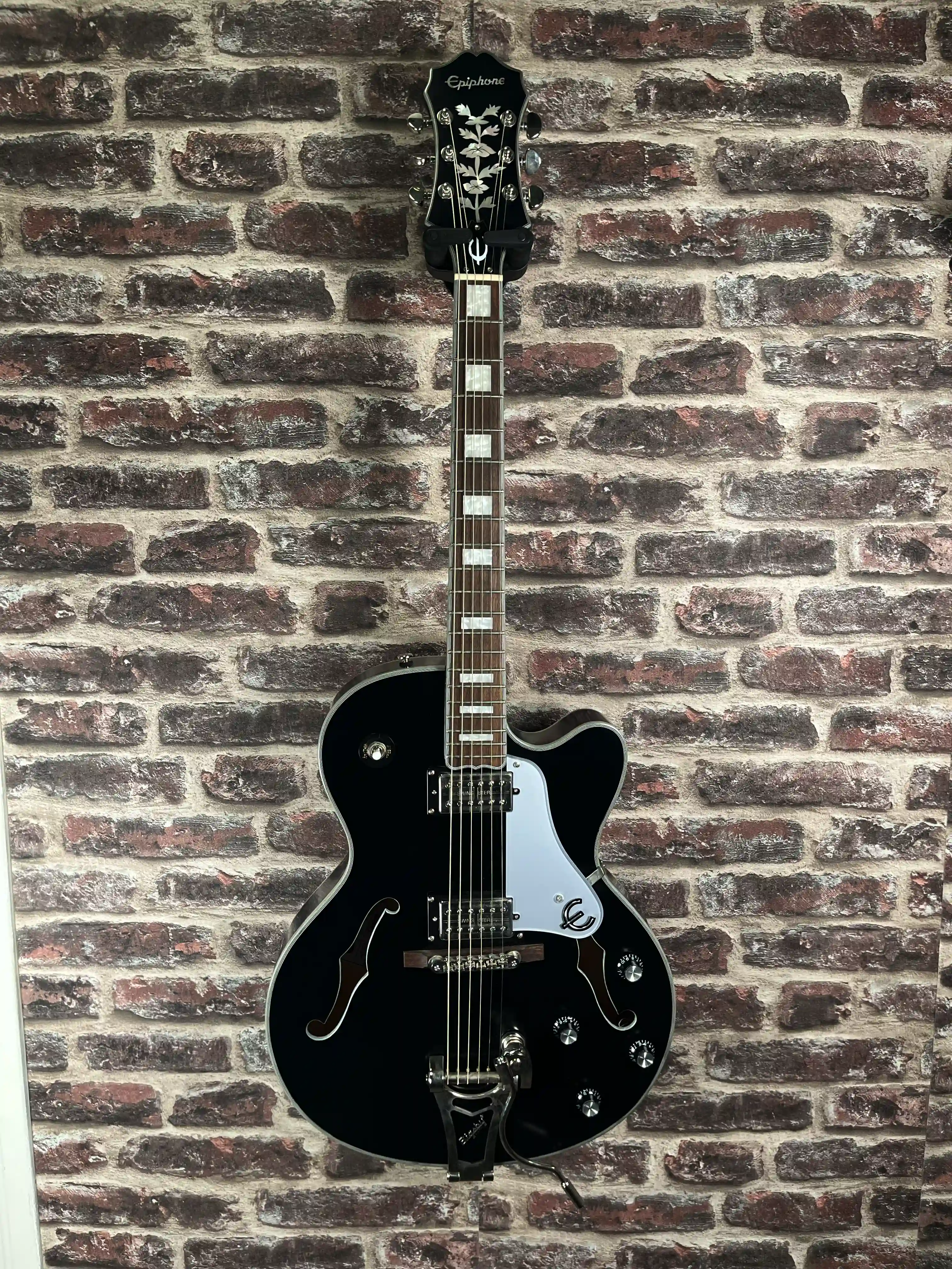Epiphone Emperor Swingster Black Aged Gloss OCCASION