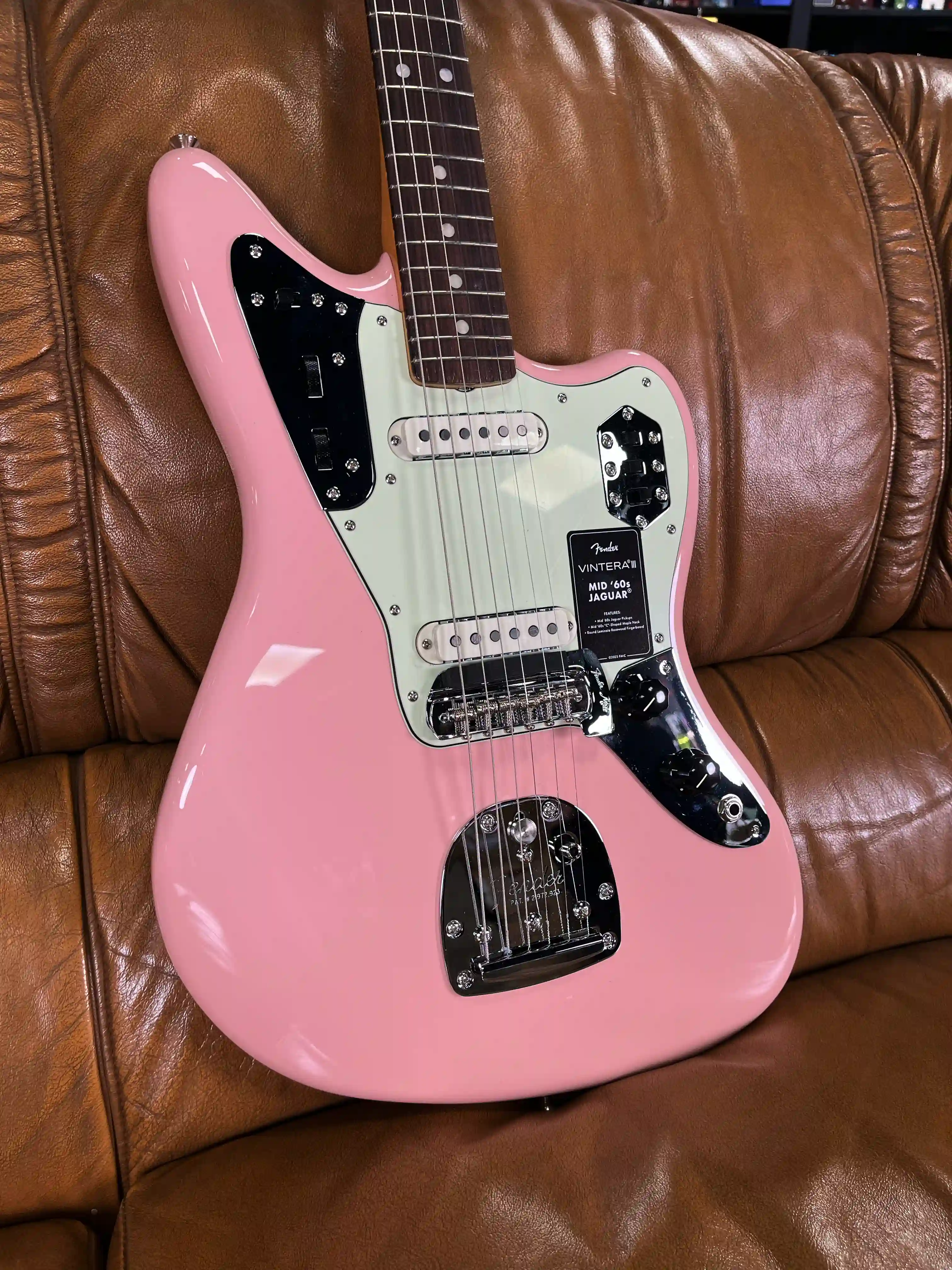 Fender Vintera III Jaguar Mid 60's Rosewood Shell Pink