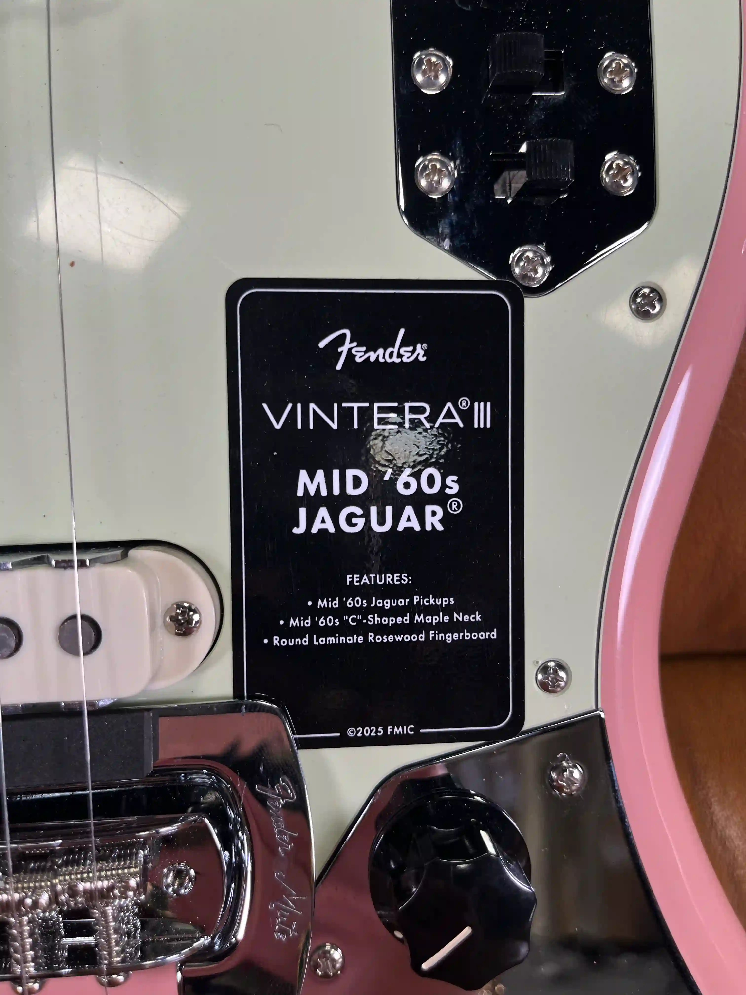 Fender Vintera III Jaguar Mid 60's Rosewood Shell Pink