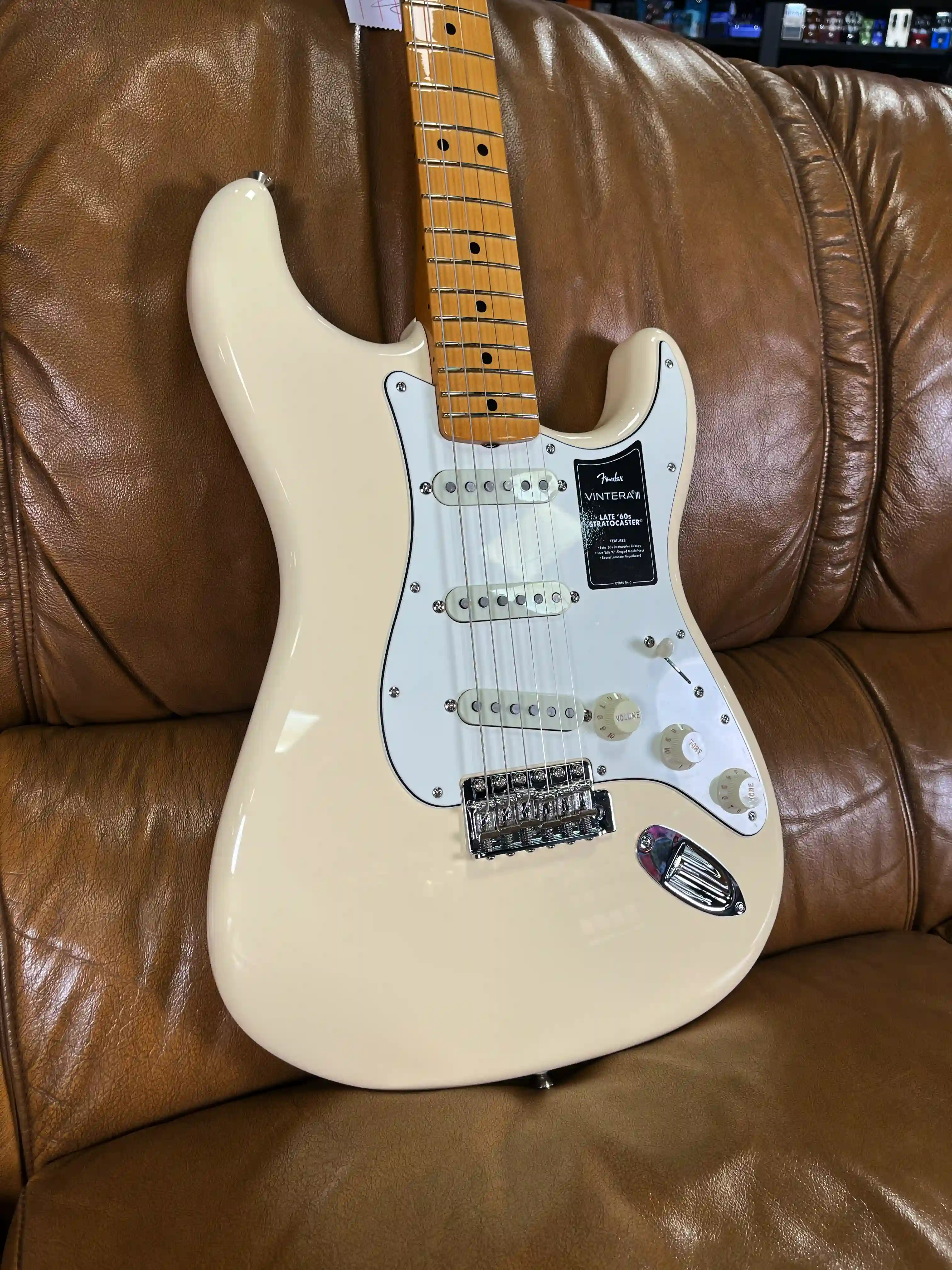 Fender Vintera III Stratocaster Late 60's Maple Olympic White