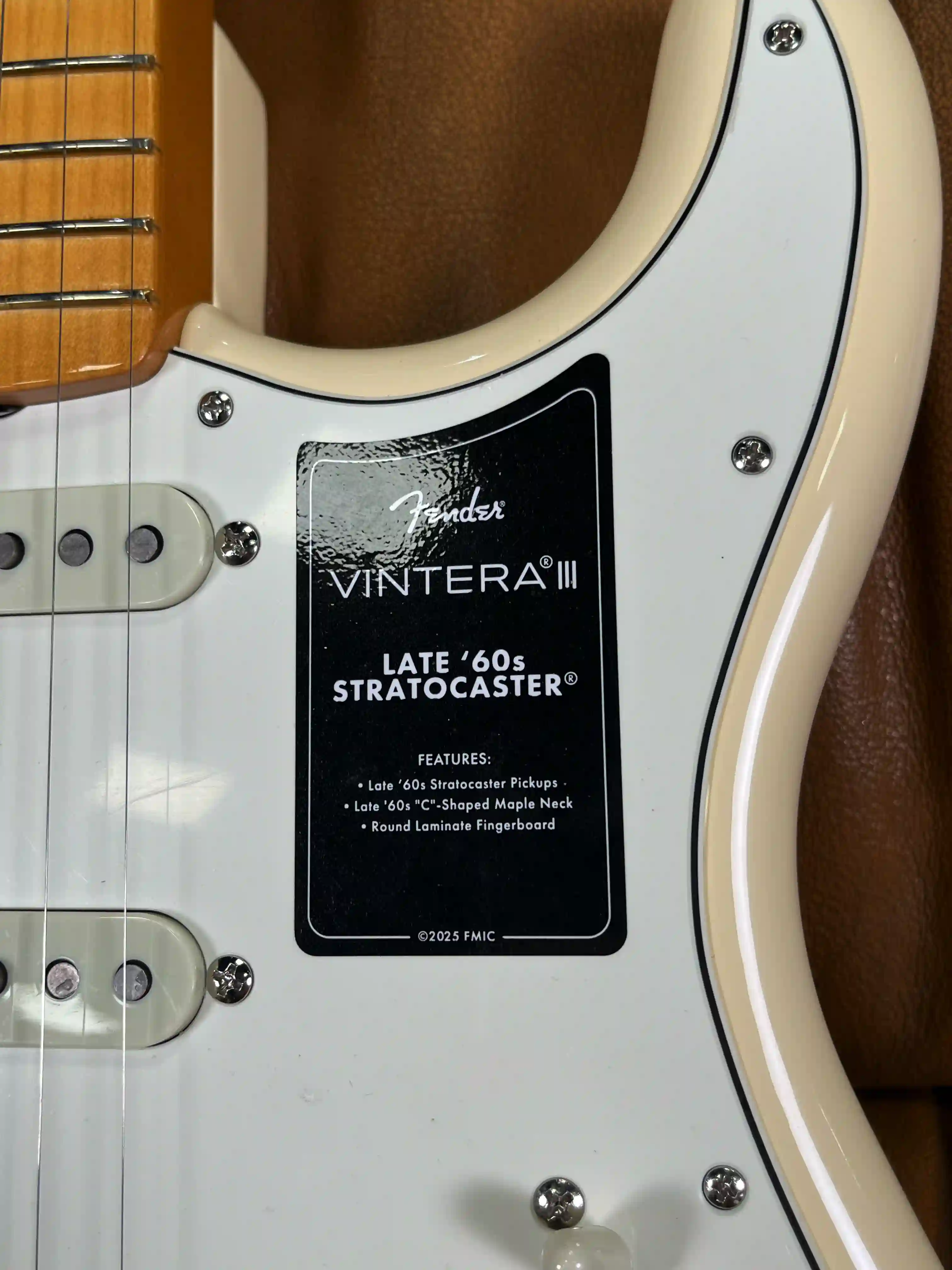 Fender Vintera III Stratocaster Late 60's Maple Olympic White