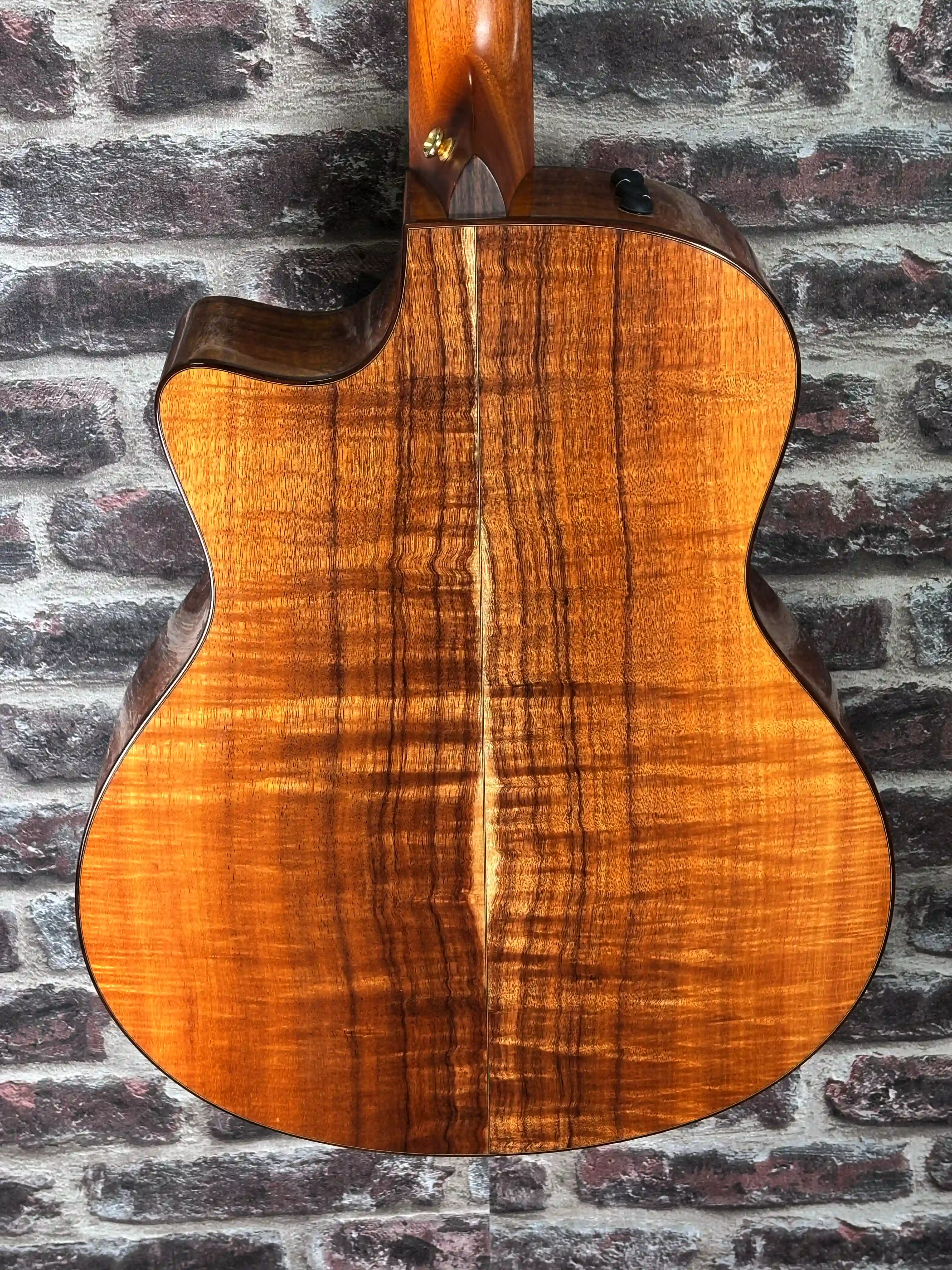 Taylor K66ce OCCASION