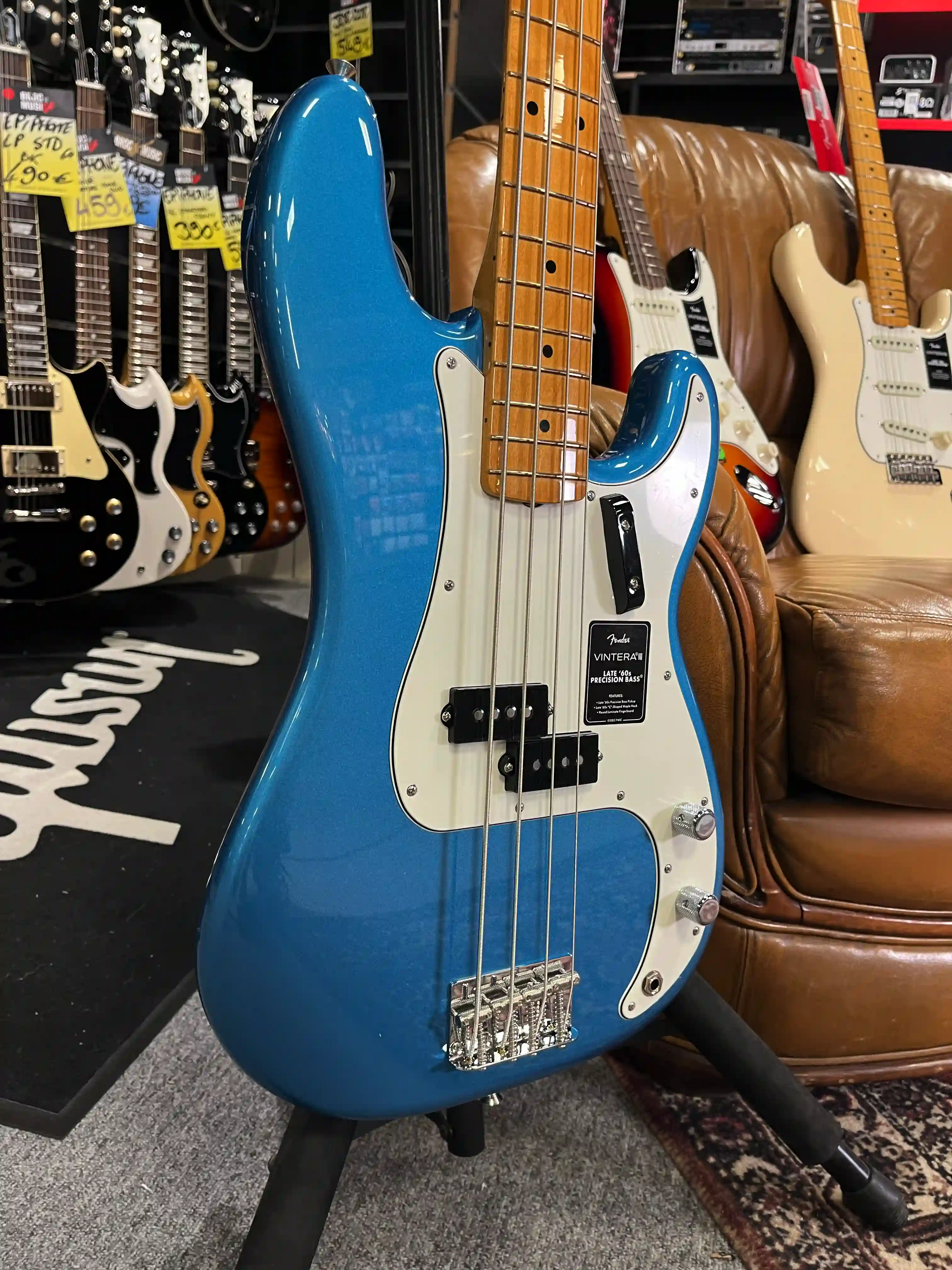 Fender Vintera III Late 60s Precision Bass MN Lake Placid Blue