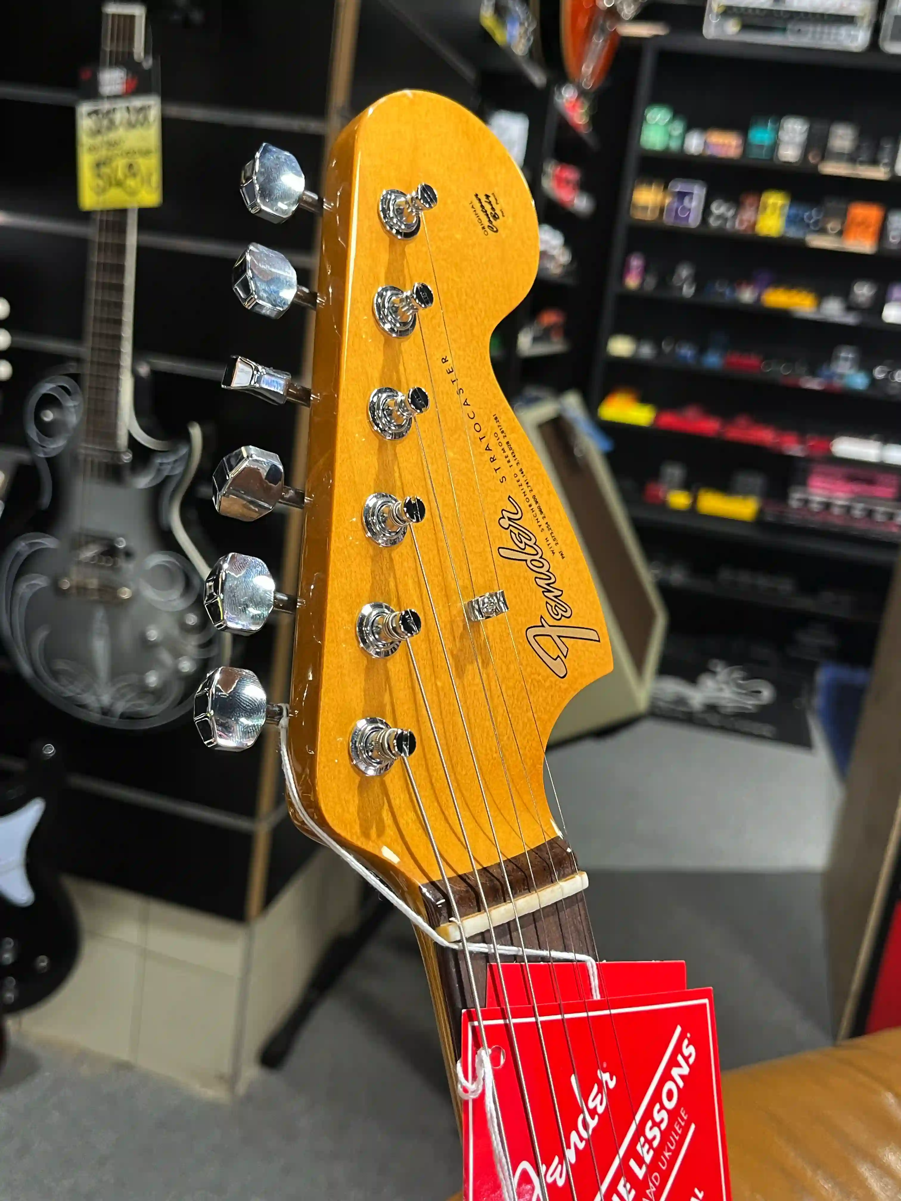 Fender Vintera III Late 60s Stratocaster 3‑Color Sunburst