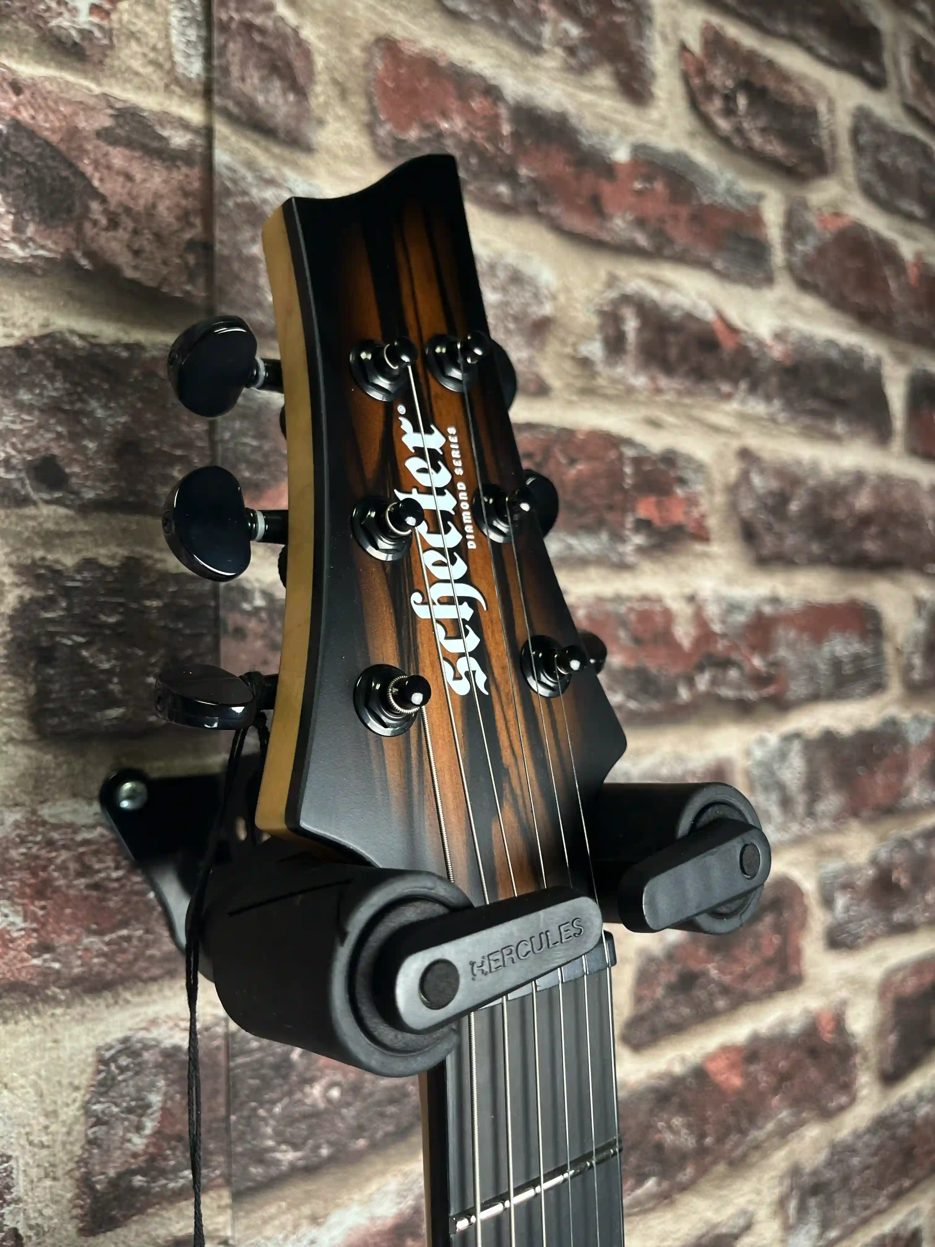 Schecter C‑1 Pale Moon NSBB