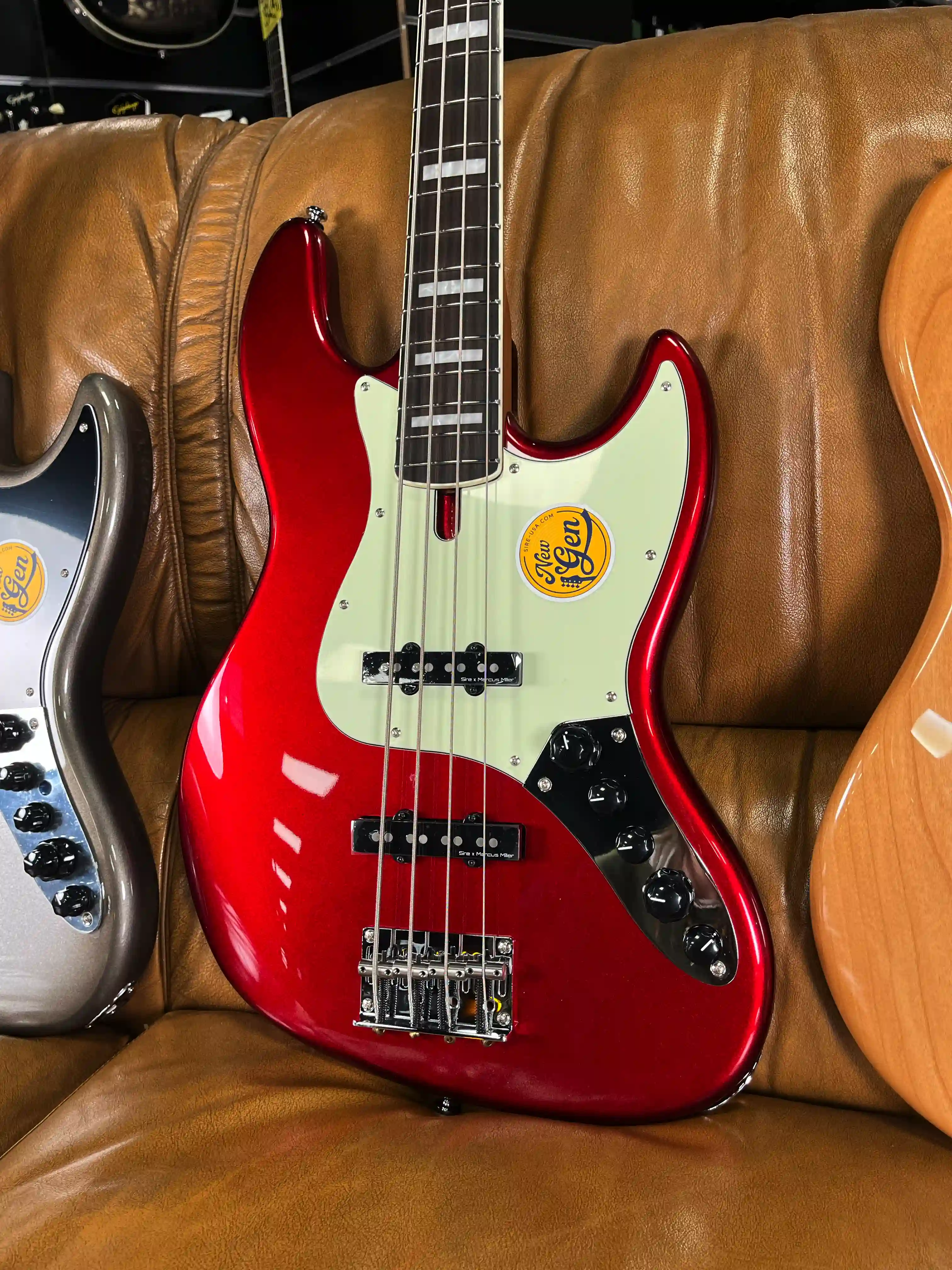 Sire Marcus  Miller V7 Alder‑4 New Gen Candy Apple Red