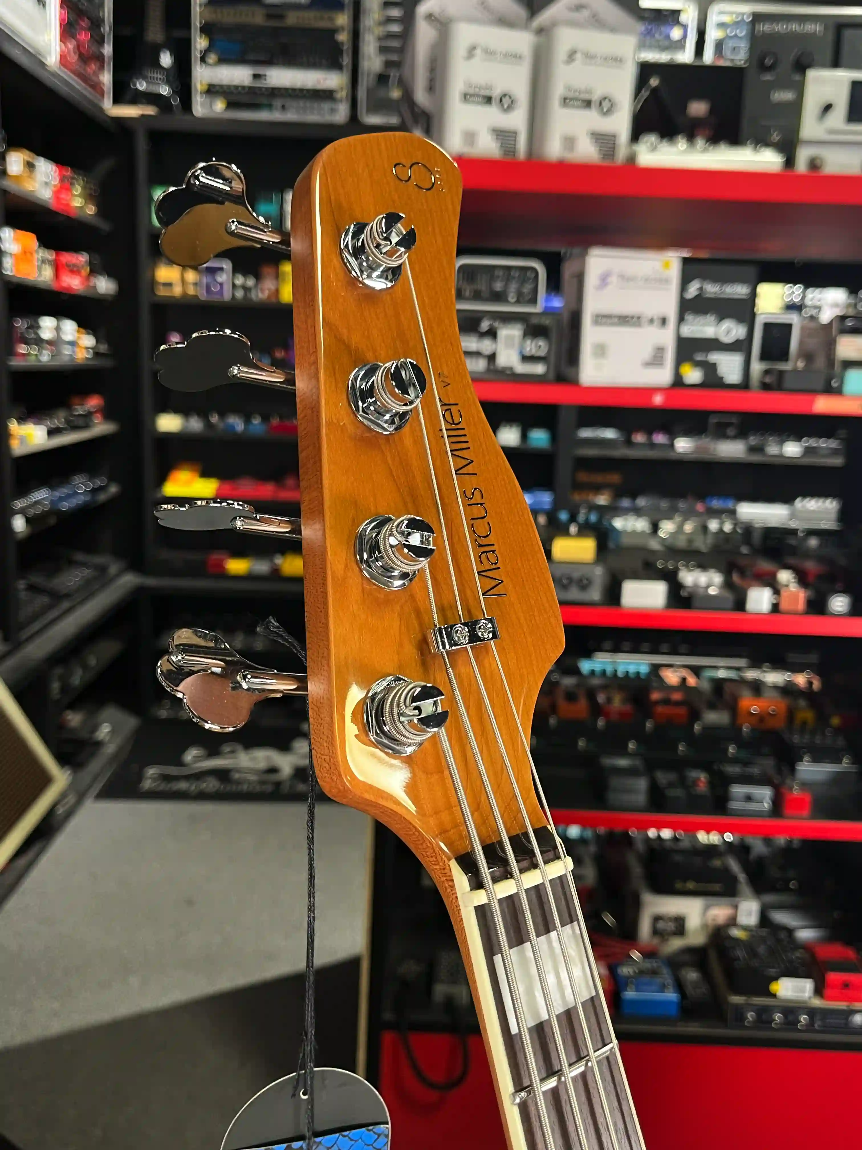 Sire Marcus  Miller V7 Alder‑4 New Gen Candy Apple Red