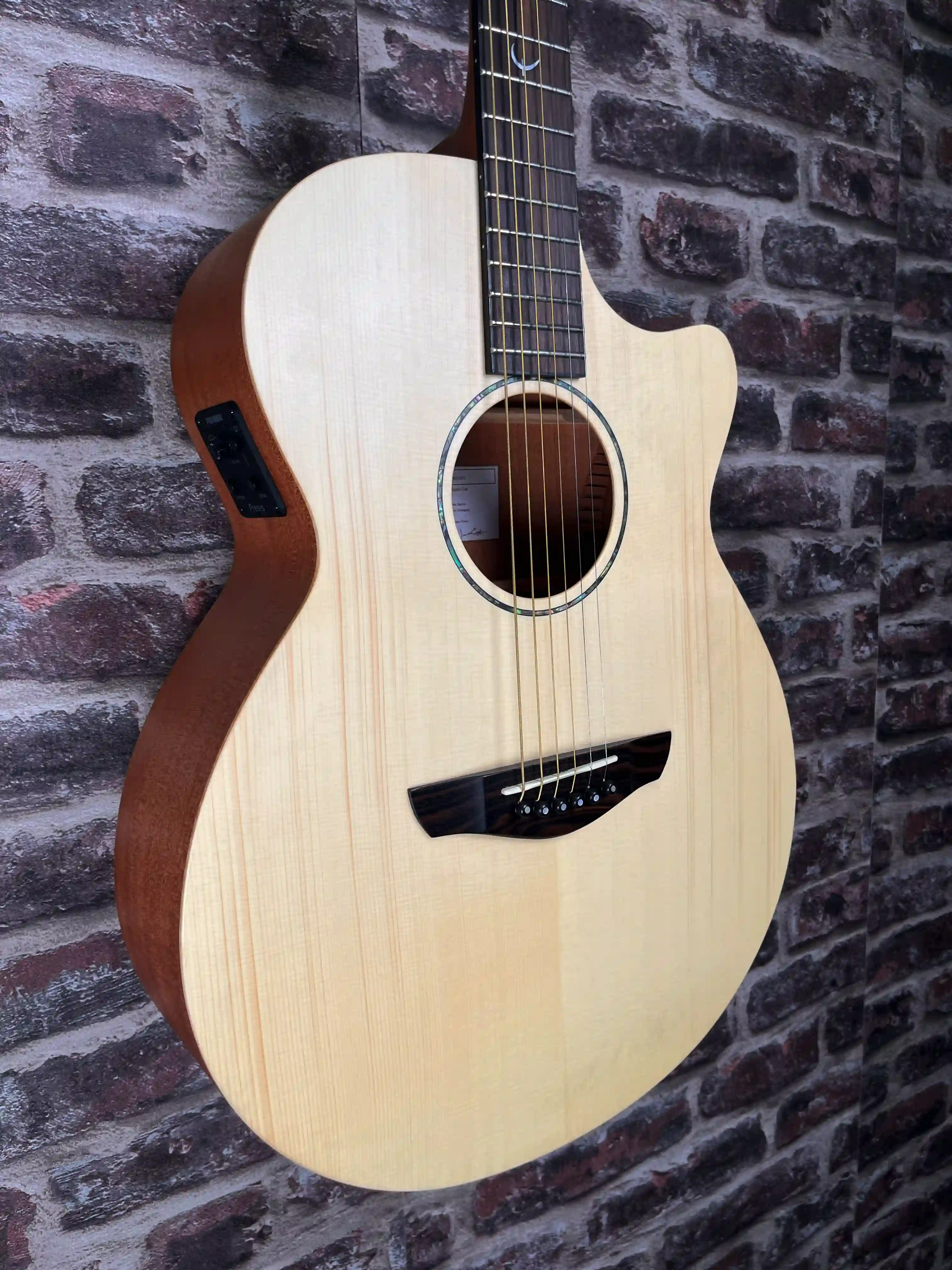 FAITH Naked Venus – Cutaway Electro STOCK B