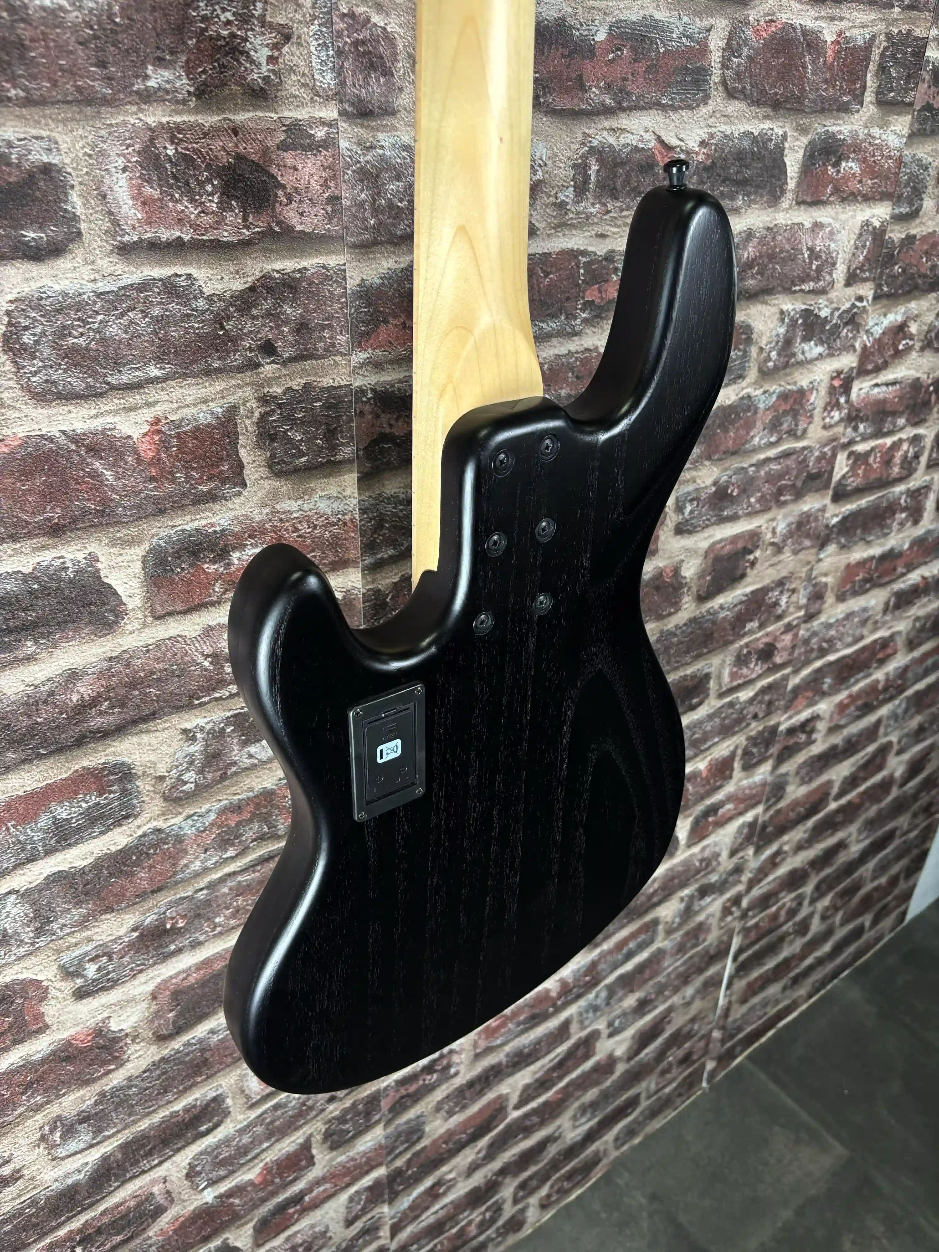 Sandberg California TM4 SL Superlight Black Maple neck Matching headstock