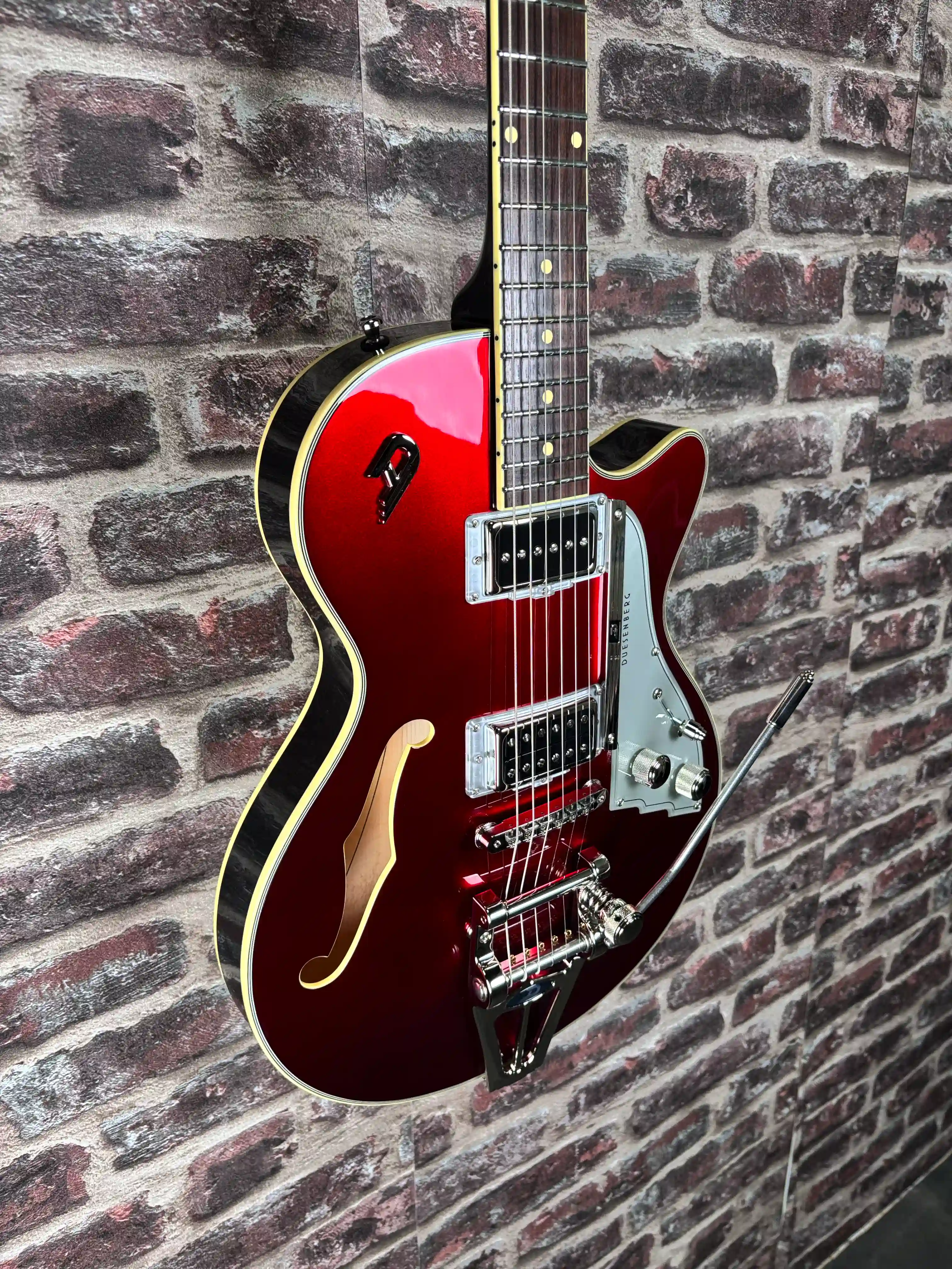 Duesenberg Starplayer TV Balboa Pearl Red