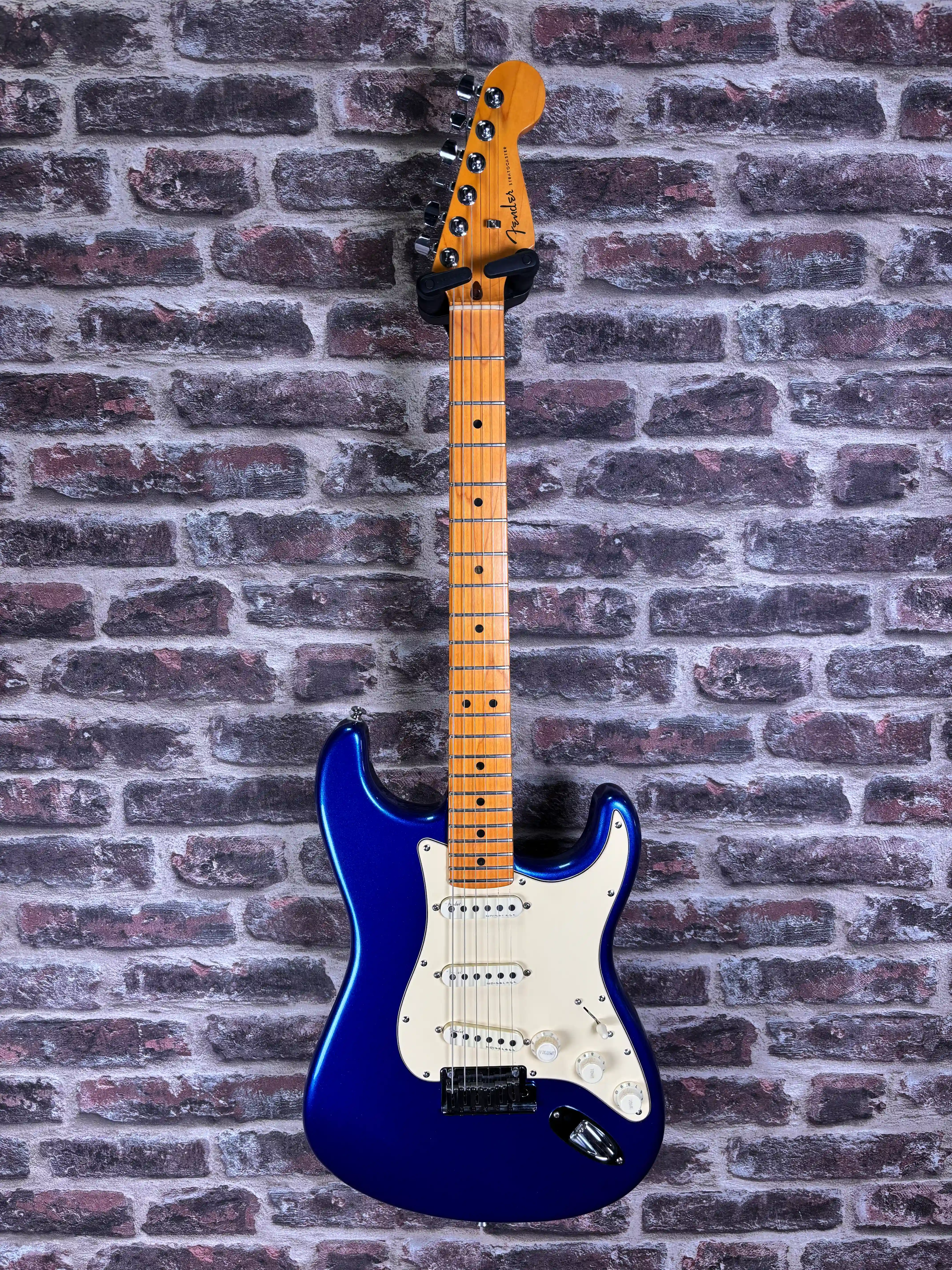Fender American Ultra Stratocaster Cobra Blue Maple OCCASION